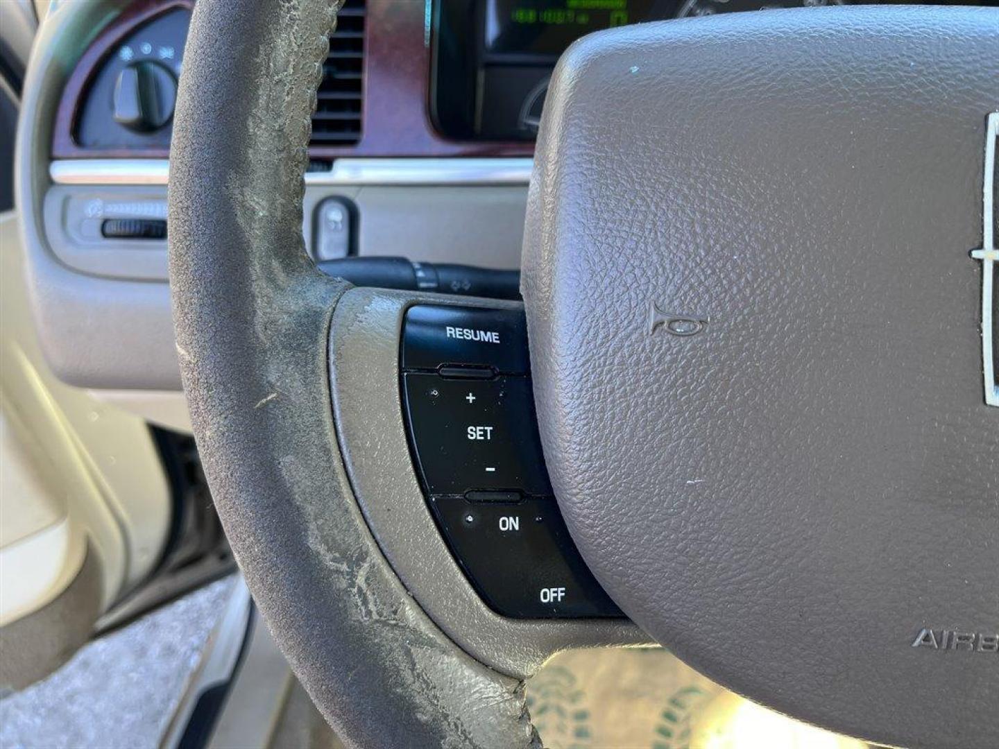 2005 Gold /Tan Lincoln Town CAR (1LNHM81W85Y) with an 4.6l V8 EFI Sohc 4.6l engine, Automatic transmission, located at 745 East Steele Rd., West Columbia, SC, 29170, (803) 755-9148, 33.927212, -81.148483 - Special Internet Price! 2005 Lincoln Town Car with AM/FM radio, Dual zone electronic climate control, Cruise control, Remote keyless entry, Powered windows, Powered door locks, Plus more! - Photo#6