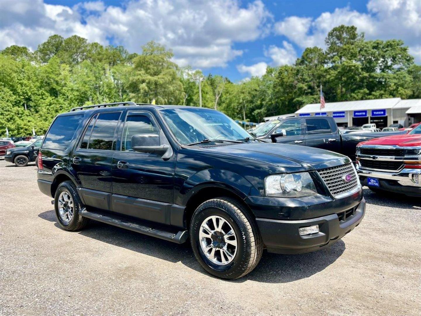 2005 Black /Grey Ford Expedition (1FMPU15575L) with an 5.4l V8 EFI Sohc 3v 5.4l engine, Automatic transmission, located at 745 East Steele Rd., West Columbia, SC, 29170, (803) 755-9148, 33.927212, -81.148483 - Special Internet Price! 2005 Ford Expedition XLT with AM/FM stereo, Cruise control, Manual air conditioning, Cloth interior, 3rd row seating, 3rd row powered, Powered windows, Powered door locks, Plus more! - Photo#3