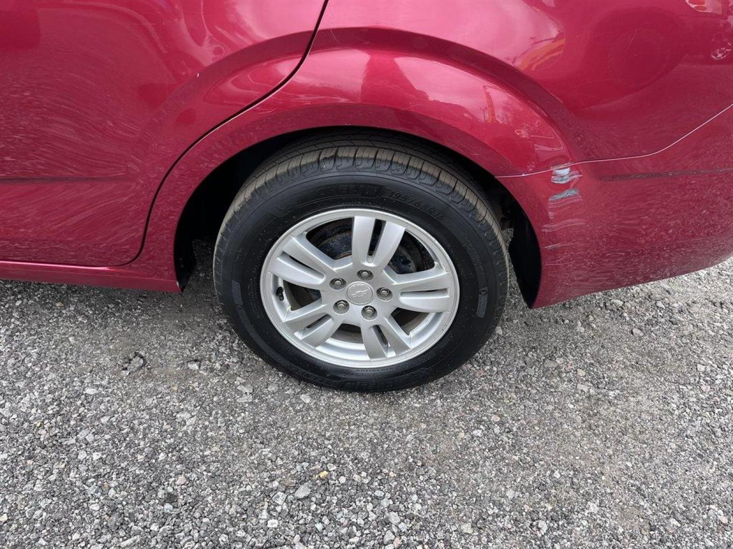 2013 Red /Black Chevrolet Sonic (1G1JD5SB7D4) with an 1.4l I-4 MFI Dohc T/C 1.4 engine, Manual transmission, located at 745 East Steele Rd., West Columbia, SC, 29170, (803) 755-9148, 33.927212, -81.148483 - Special Internet Price! 2013 Chevrolet Sonic LT with Bluetooth, Sirius XM Satellite Radio, Cruise control, Air conditioning, Remote keyless entry, Cloth interior, Powered windows, Powered door locks, Plus more! - Photo#27