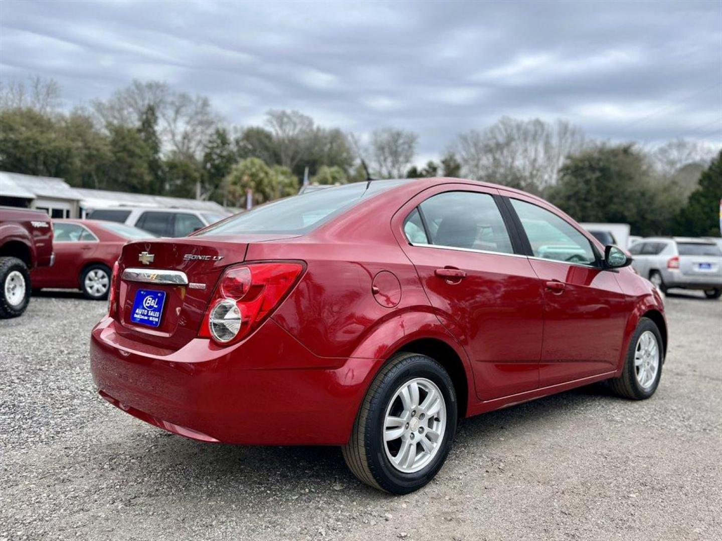 2013 Red /Black Chevrolet Sonic (1G1JD5SB7D4) with an 1.4l I-4 MFI Dohc T/C 1.4 engine, Manual transmission, located at 745 East Steele Rd., West Columbia, SC, 29170, (803) 755-9148, 33.927212, -81.148483 - Special Internet Price! 2013 Chevrolet Sonic LT with Bluetooth, Sirius XM Satellite Radio, Cruise control, Air conditioning, Remote keyless entry, Cloth interior, Powered windows, Powered door locks, Plus more! - Photo#2