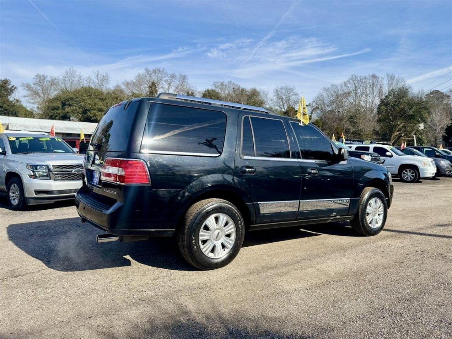 2008 Black /Tan Lincoln Navigator (5LMFU27598L) with an 5.4l V8 EFI Sohc 3v 5.4l engine, Automatic transmission, located at 745 East Steele Rd., West Columbia, SC, 29170, (803) 755-9148, 33.927212, -81.148483 - Photo#3