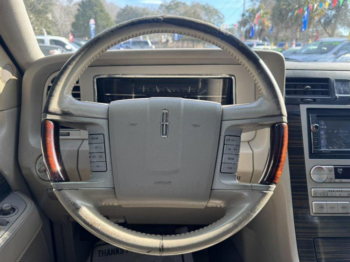 2008 Black /Tan Lincoln Navigator (5LMFU27598L) with an 5.4l V8 EFI Sohc 3v 5.4l engine, Automatic transmission, located at 745 East Steele Rd., West Columbia, SC, 29170, (803) 755-9148, 33.927212, -81.148483 - Photo#6