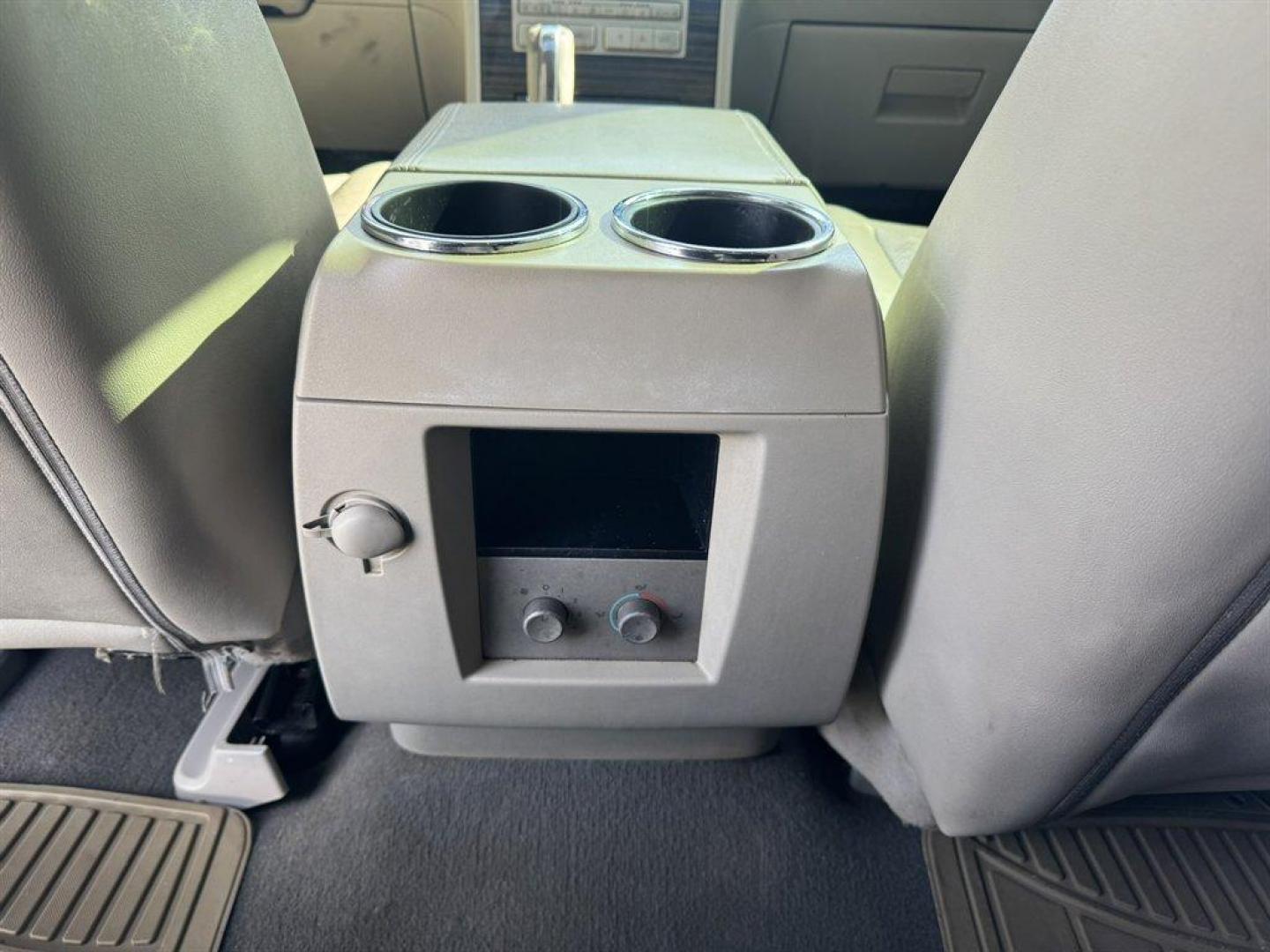 2008 Black /Tan Lincoln Navigator (5LMFU27598L) with an 5.4l V8 EFI Sohc 3v 5.4l engine, Automatic transmission, located at 745 East Steele Rd., West Columbia, SC, 29170, (803) 755-9148, 33.927212, -81.148483 - Photo#21