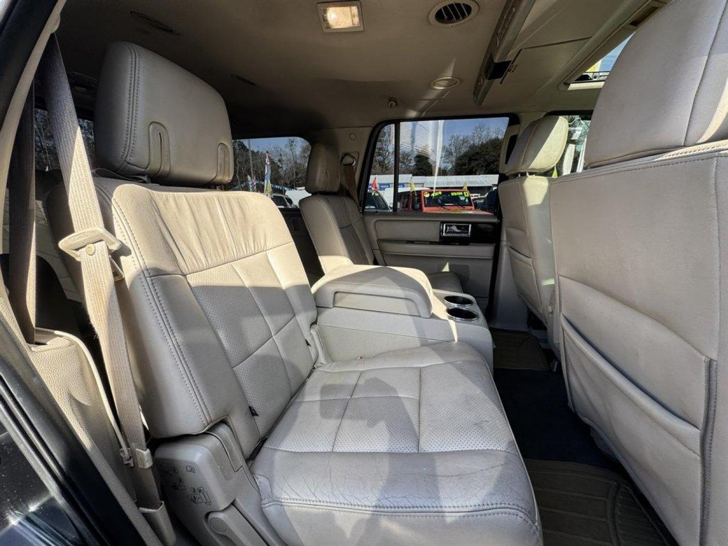 2008 Black /Tan Lincoln Navigator (5LMFU27598L) with an 5.4l V8 EFI Sohc 3v 5.4l engine, Automatic transmission, located at 745 East Steele Rd., West Columbia, SC, 29170, (803) 755-9148, 33.927212, -81.148483 - Photo#25