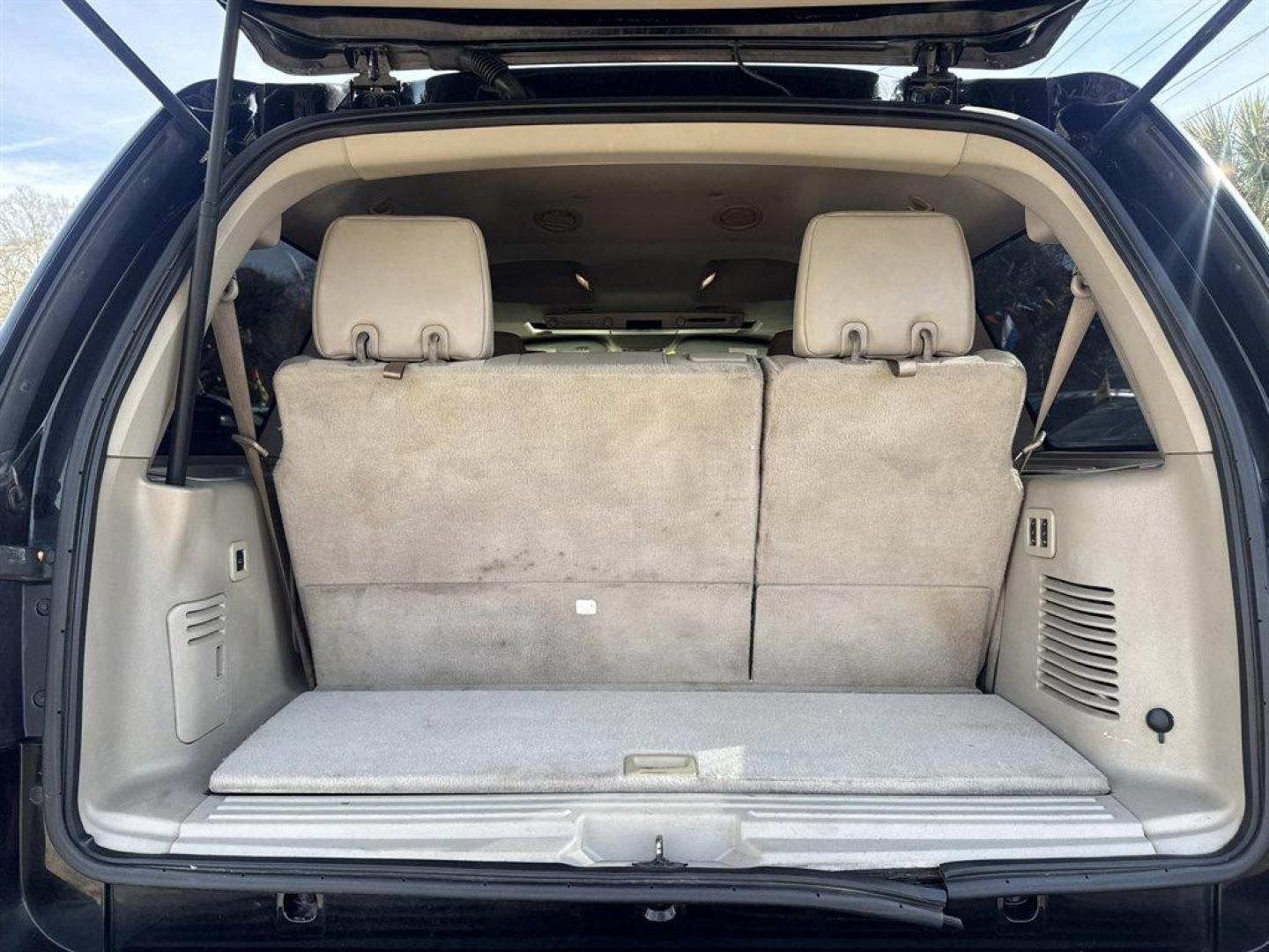 2008 Black /Tan Lincoln Navigator (5LMFU27598L) with an 5.4l V8 EFI Sohc 3v 5.4l engine, Automatic transmission, located at 745 East Steele Rd., West Columbia, SC, 29170, (803) 755-9148, 33.927212, -81.148483 - Photo#29