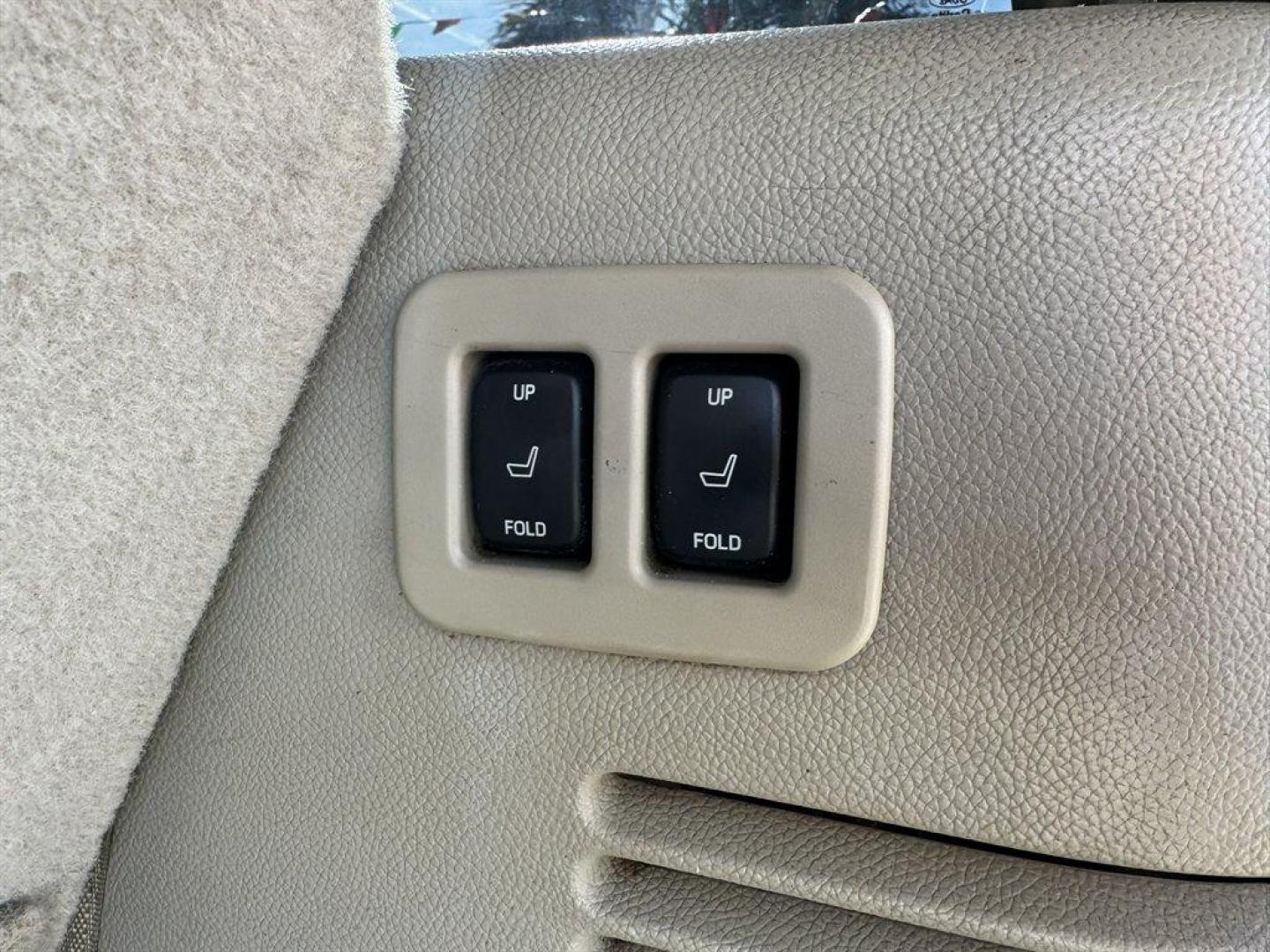 2008 Black /Tan Lincoln Navigator (5LMFU27598L) with an 5.4l V8 EFI Sohc 3v 5.4l engine, Automatic transmission, located at 745 East Steele Rd., West Columbia, SC, 29170, (803) 755-9148, 33.927212, -81.148483 - Photo#30