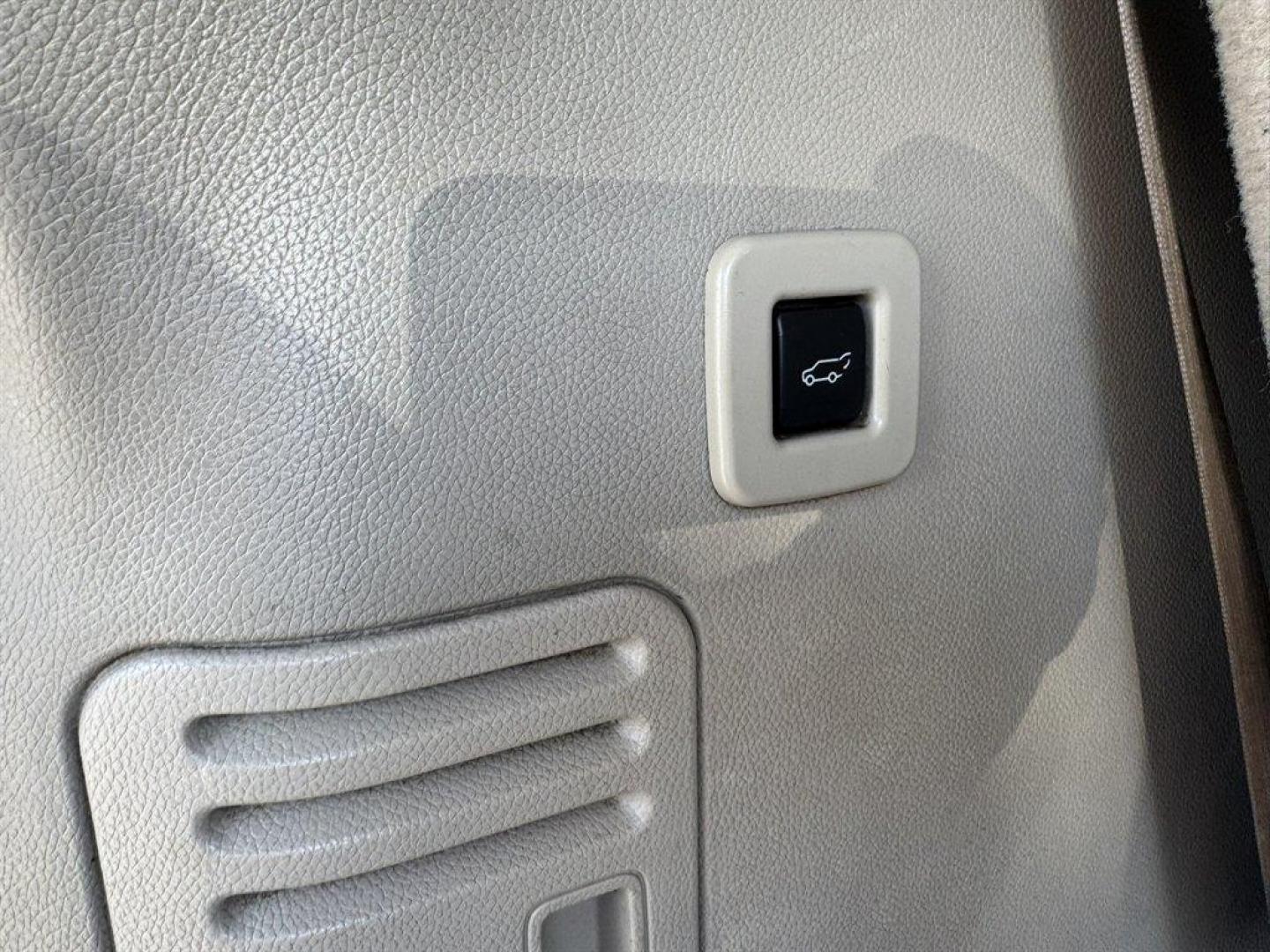 2008 Black /Tan Lincoln Navigator (5LMFU27598L) with an 5.4l V8 EFI Sohc 3v 5.4l engine, Automatic transmission, located at 745 East Steele Rd., West Columbia, SC, 29170, (803) 755-9148, 33.927212, -81.148483 - Photo#31