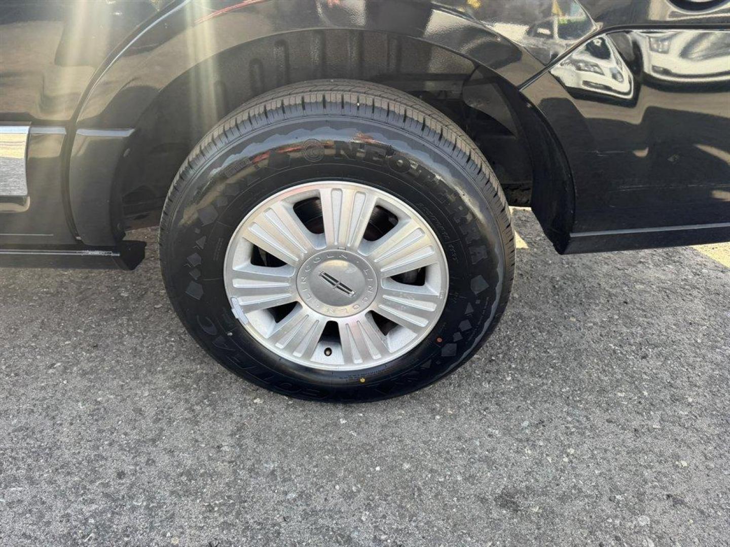 2008 Black /Tan Lincoln Navigator (5LMFU27598L) with an 5.4l V8 EFI Sohc 3v 5.4l engine, Automatic transmission, located at 745 East Steele Rd., West Columbia, SC, 29170, (803) 755-9148, 33.927212, -81.148483 - Photo#34