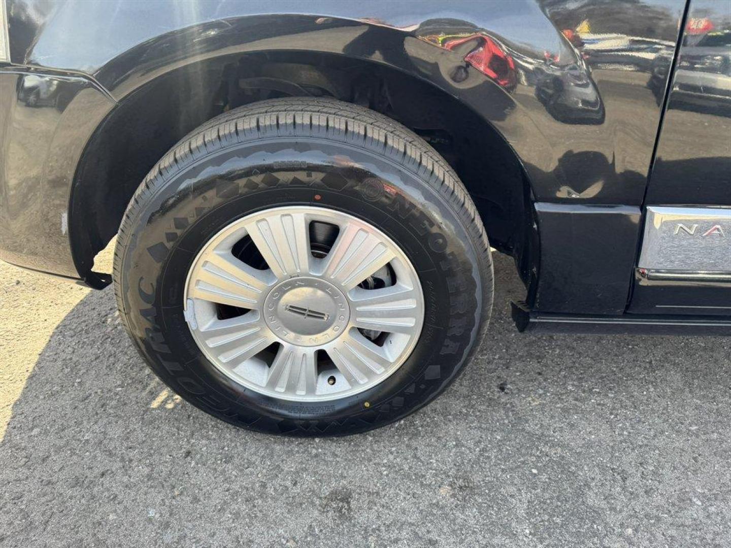 2008 Black /Tan Lincoln Navigator (5LMFU27598L) with an 5.4l V8 EFI Sohc 3v 5.4l engine, Automatic transmission, located at 745 East Steele Rd., West Columbia, SC, 29170, (803) 755-9148, 33.927212, -81.148483 - Photo#35