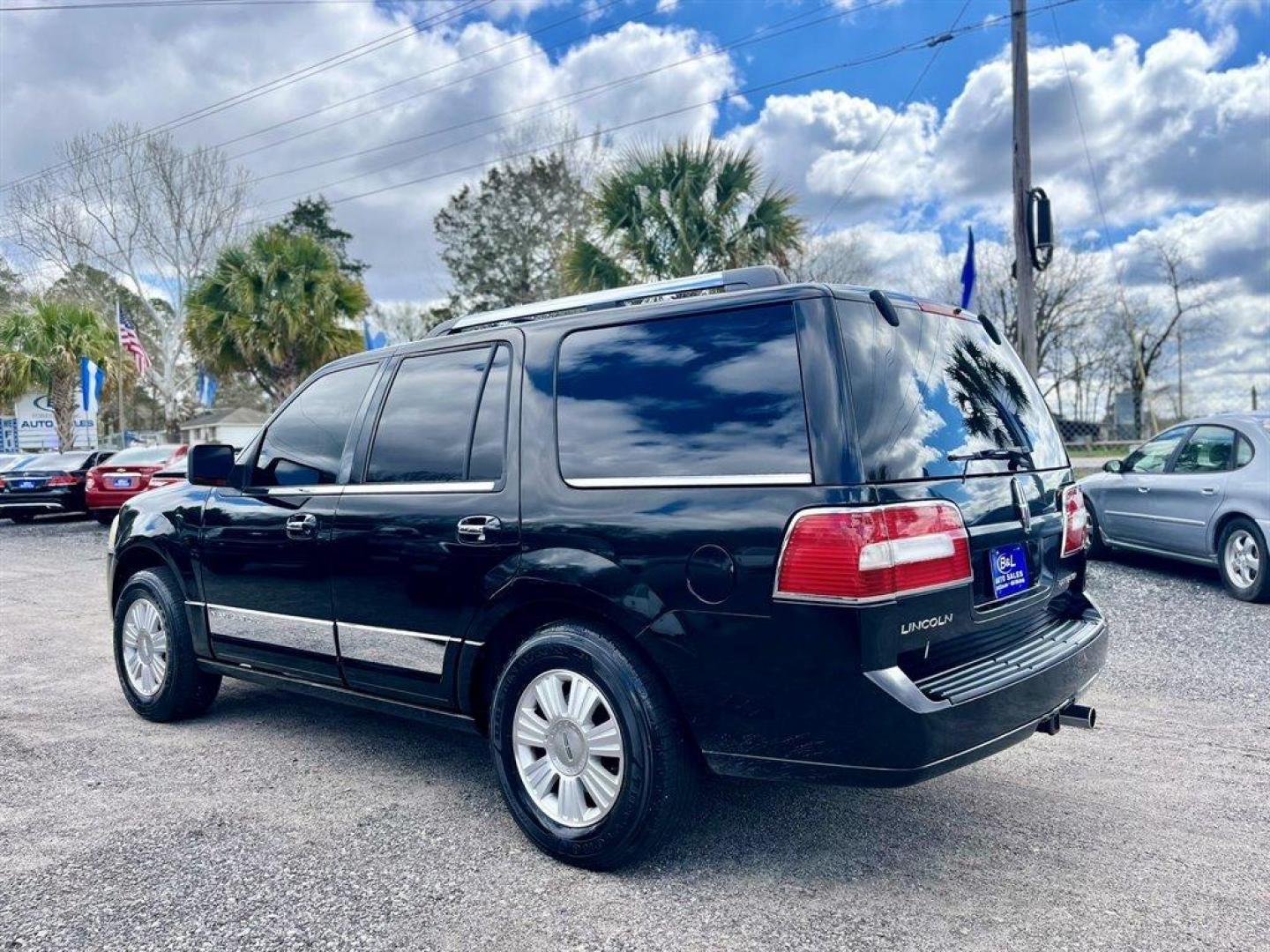 2008 Black /Tan Lincoln Navigator (5LMFU27598L) with an 5.4l V8 EFI Sohc 3v 5.4l engine, Automatic transmission, located at 745 East Steele Rd., West Columbia, SC, 29170, (803) 755-9148, 33.927212, -81.148483 - Special Internet Price! 2008 Lincoln Navigator Luxury with AM/FM stereo, Remote keyless entry, Leather seating surfaces, Cruise control, Sunroof, Rear entertainment, 2nd row center console, Powered 3rd row folding seats, Powered windows, Powered door locks, Plus more! - Photo#1