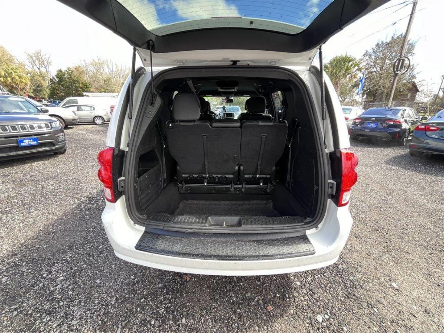 2018 White /Black Dodge Grand Caravan (2C4RDGCG2JR) with an 3.6l V6 MPI Dohc VVT Flex engine, Automatic transmission, located at 745 East Steele Rd., West Columbia, SC, 29170, (803) 755-9148, 33.927212, -81.148483 - Special Internet Price! 2018 Dodge Grand Caravan SXT with AM/FM Stereo, Back-Up Camera, Cruise Control, Dual Zone Front Manual Air Conditioning, Bucket Front Seats, 2nd Row Stow'N Go Bucket Seats, Fixed 60-40 Split-Bench 3rd Row Seat, Powered Rear Sliding Doors, Powered Windows, Powered Door Locks, - Photo#29