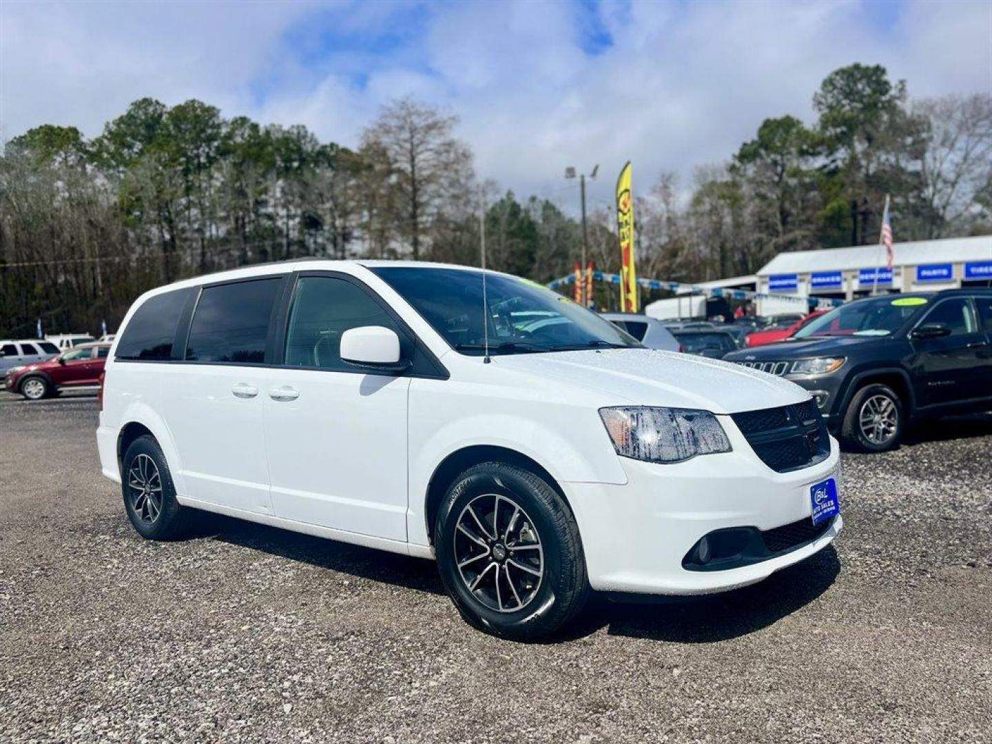 2018 White /Black Dodge Grand Caravan (2C4RDGCG2JR) with an 3.6l V6 MPI Dohc VVT Flex engine, Automatic transmission, located at 745 East Steele Rd., West Columbia, SC, 29170, (803) 755-9148, 33.927212, -81.148483 - Special Internet Price! 2018 Dodge Grand Caravan SXT with AM/FM Stereo, Back-Up Camera, Cruise Control, Dual Zone Front Manual Air Conditioning, Bucket Front Seats, 2nd Row Stow'N Go Bucket Seats, Fixed 60-40 Split-Bench 3rd Row Seat, Powered Rear Sliding Doors, Powered Windows, Powered Door Locks, - Photo#3