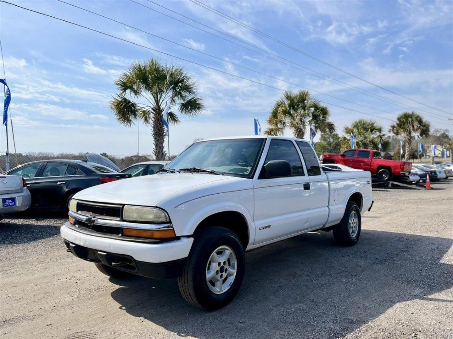 2003 White /Grey Chevrolet S10 (1GCDT19X038) with an 4.3l V6 MPI 4.3l engine, Auto transmission, located at 745 East Steele Rd., West Columbia, SC, 29170, (803) 755-9148, 33.927212, -81.148483 - Special Internet Price! 2003 Chevrolet S10 LS with AM/FM stereo, Air conditioning, Front 60/40 split-bench, Passenger side rear jump seat, Seats up to 4, Powered door locks, Powered windows, Plus more! - Photo#0