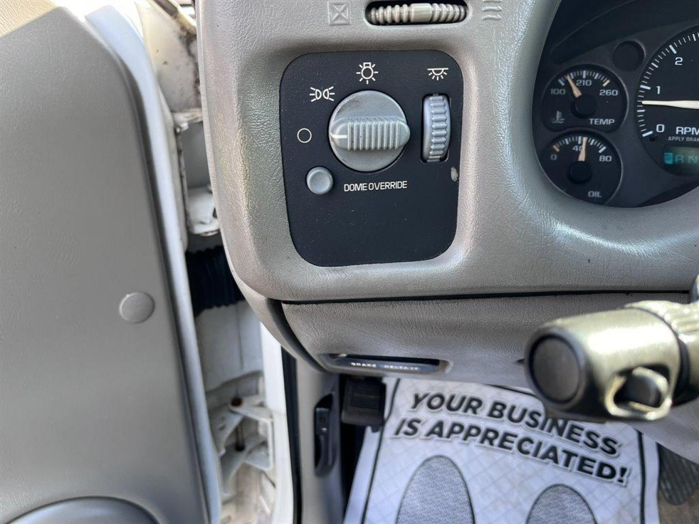 2003 White /Grey Chevrolet S10 (1GCDT19X038) with an 4.3l V6 MPI 4.3l engine, Auto transmission, located at 745 East Steele Rd., West Columbia, SC, 29170, (803) 755-9148, 33.927212, -81.148483 - Special Internet Price! 2003 Chevrolet S10 LS with AM/FM stereo, Air conditioning, Front 60/40 split-bench, Passenger side rear jump seat, Seats up to 4, Powered door locks, Powered windows, Plus more! - Photo#9