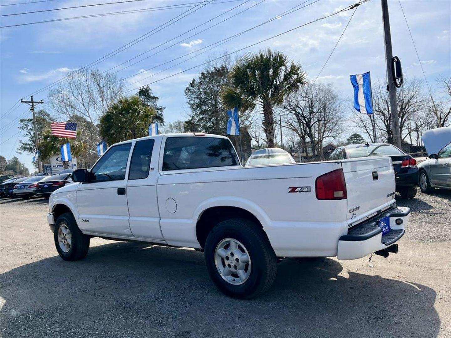 2003 White /Grey Chevrolet S10 (1GCDT19X038) with an 4.3l V6 MPI 4.3l engine, Auto transmission, located at 745 East Steele Rd., West Columbia, SC, 29170, (803) 755-9148, 33.927212, -81.148483 - Special Internet Price! 2003 Chevrolet S10 LS with AM/FM stereo, Air conditioning, Front 60/40 split-bench, Passenger side rear jump seat, Seats up to 4, Powered door locks, Powered windows, Plus more! - Photo#1