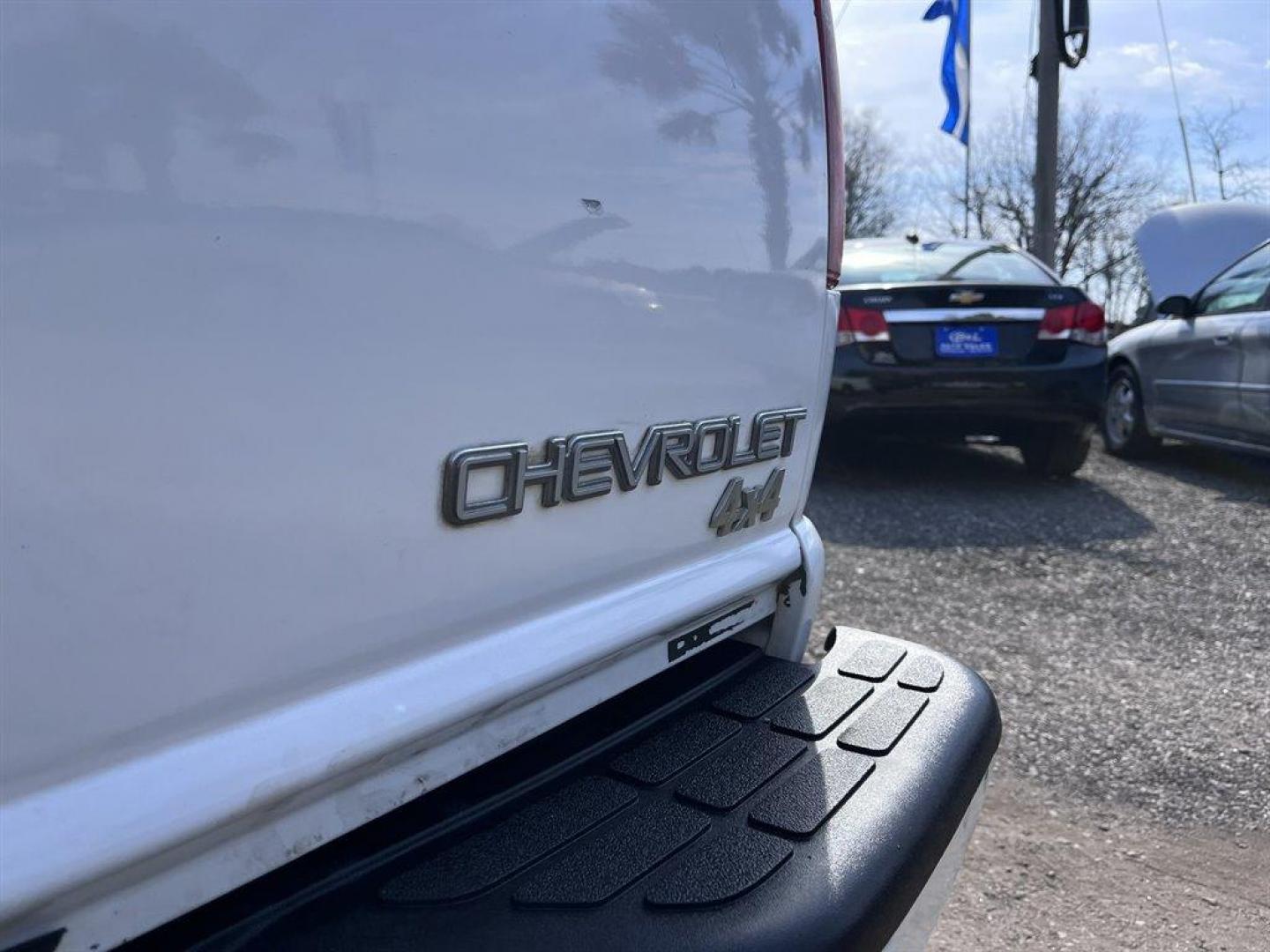 2003 White /Grey Chevrolet S10 (1GCDT19X038) with an 4.3l V6 MPI 4.3l engine, Auto transmission, located at 745 East Steele Rd., West Columbia, SC, 29170, (803) 755-9148, 33.927212, -81.148483 - Special Internet Price! 2003 Chevrolet S10 LS with AM/FM stereo, Air conditioning, Front 60/40 split-bench, Passenger side rear jump seat, Seats up to 4, Powered door locks, Powered windows, Plus more! - Photo#21