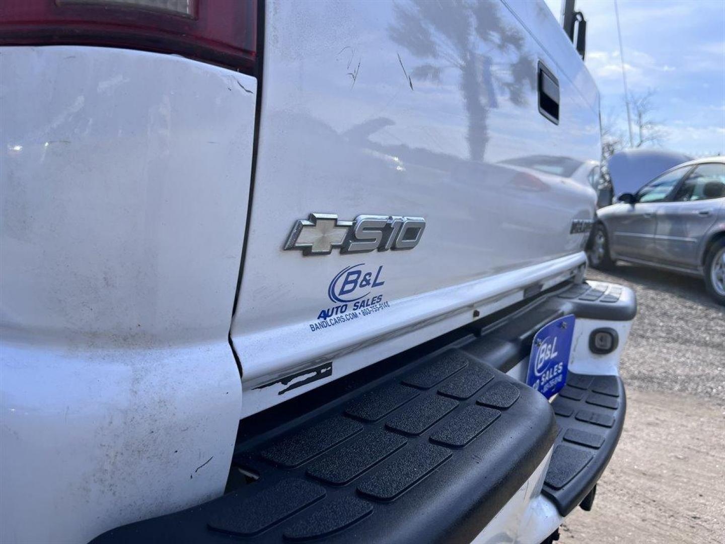 2003 White /Grey Chevrolet S10 (1GCDT19X038) with an 4.3l V6 MPI 4.3l engine, Auto transmission, located at 745 East Steele Rd., West Columbia, SC, 29170, (803) 755-9148, 33.927212, -81.148483 - Special Internet Price! 2003 Chevrolet S10 LS with AM/FM stereo, Air conditioning, Front 60/40 split-bench, Passenger side rear jump seat, Seats up to 4, Powered door locks, Powered windows, Plus more! - Photo#22