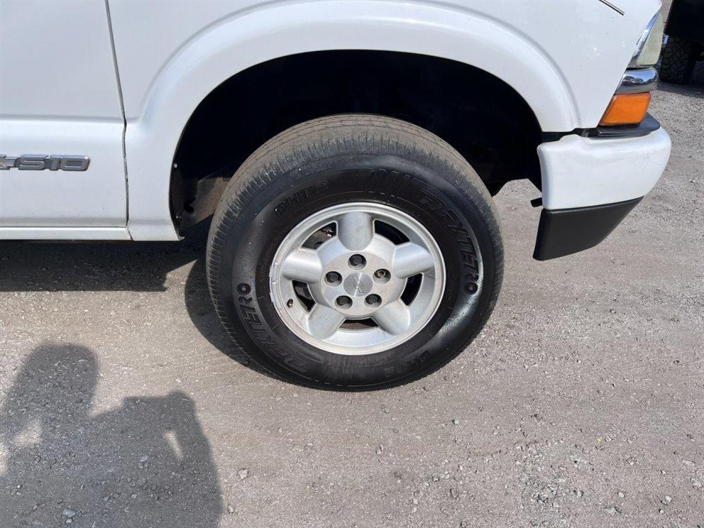 2003 White /Grey Chevrolet S10 (1GCDT19X038) with an 4.3l V6 MPI 4.3l engine, Auto transmission, located at 745 East Steele Rd., West Columbia, SC, 29170, (803) 755-9148, 33.927212, -81.148483 - Special Internet Price! 2003 Chevrolet S10 LS with AM/FM stereo, Air conditioning, Front 60/40 split-bench, Passenger side rear jump seat, Seats up to 4, Powered door locks, Powered windows, Plus more! - Photo#23