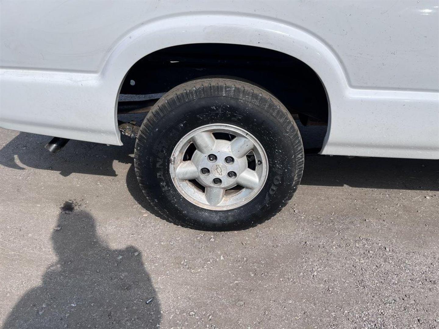 2003 White /Grey Chevrolet S10 (1GCDT19X038) with an 4.3l V6 MPI 4.3l engine, Auto transmission, located at 745 East Steele Rd., West Columbia, SC, 29170, (803) 755-9148, 33.927212, -81.148483 - Special Internet Price! 2003 Chevrolet S10 LS with AM/FM stereo, Air conditioning, Front 60/40 split-bench, Passenger side rear jump seat, Seats up to 4, Powered door locks, Powered windows, Plus more! - Photo#24