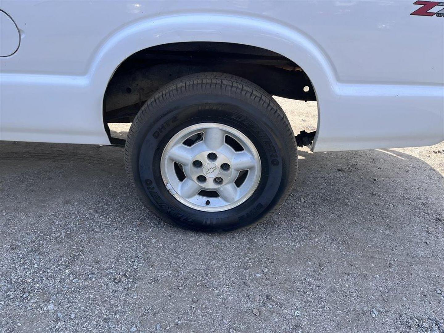 2003 White /Grey Chevrolet S10 (1GCDT19X038) with an 4.3l V6 MPI 4.3l engine, Auto transmission, located at 745 East Steele Rd., West Columbia, SC, 29170, (803) 755-9148, 33.927212, -81.148483 - Special Internet Price! 2003 Chevrolet S10 LS with AM/FM stereo, Air conditioning, Front 60/40 split-bench, Passenger side rear jump seat, Seats up to 4, Powered door locks, Powered windows, Plus more! - Photo#25