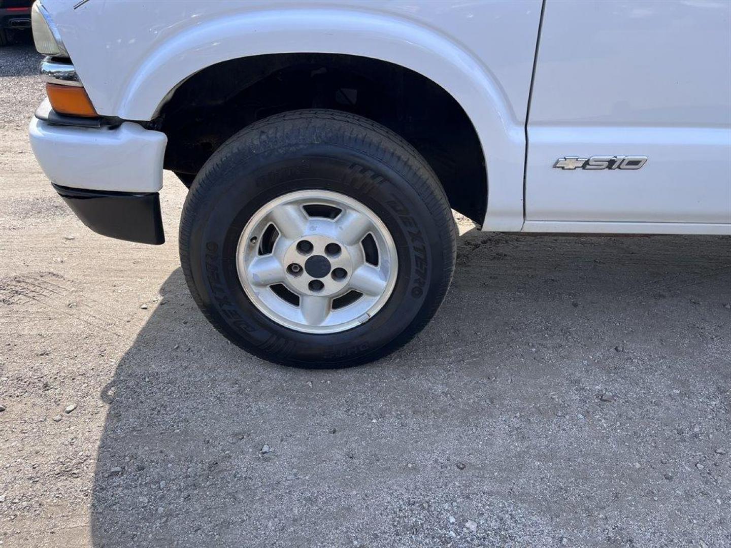 2003 White /Grey Chevrolet S10 (1GCDT19X038) with an 4.3l V6 MPI 4.3l engine, Auto transmission, located at 745 East Steele Rd., West Columbia, SC, 29170, (803) 755-9148, 33.927212, -81.148483 - Special Internet Price! 2003 Chevrolet S10 LS with AM/FM stereo, Air conditioning, Front 60/40 split-bench, Passenger side rear jump seat, Seats up to 4, Powered door locks, Powered windows, Plus more! - Photo#26