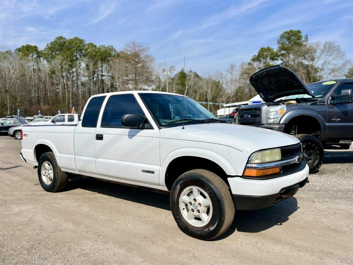 2003 White /Grey Chevrolet S10 (1GCDT19X038) with an 4.3l V6 MPI 4.3l engine, Auto transmission, located at 745 East Steele Rd., West Columbia, SC, 29170, (803) 755-9148, 33.927212, -81.148483 - Special Internet Price! 2003 Chevrolet S10 LS with AM/FM stereo, Air conditioning, Front 60/40 split-bench, Passenger side rear jump seat, Seats up to 4, Powered door locks, Powered windows, Plus more! - Photo#3