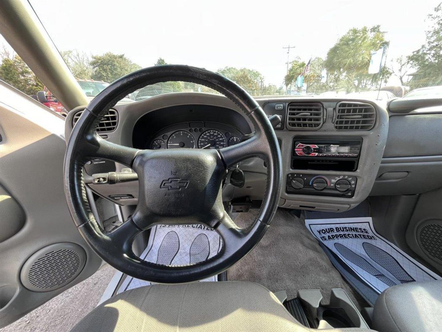 2003 White /Grey Chevrolet S10 (1GCDT19X038) with an 4.3l V6 MPI 4.3l engine, Auto transmission, located at 745 East Steele Rd., West Columbia, SC, 29170, (803) 755-9148, 33.927212, -81.148483 - Special Internet Price! 2003 Chevrolet S10 LS with AM/FM stereo, Air conditioning, Front 60/40 split-bench, Passenger side rear jump seat, Seats up to 4, Powered door locks, Powered windows, Plus more! - Photo#5