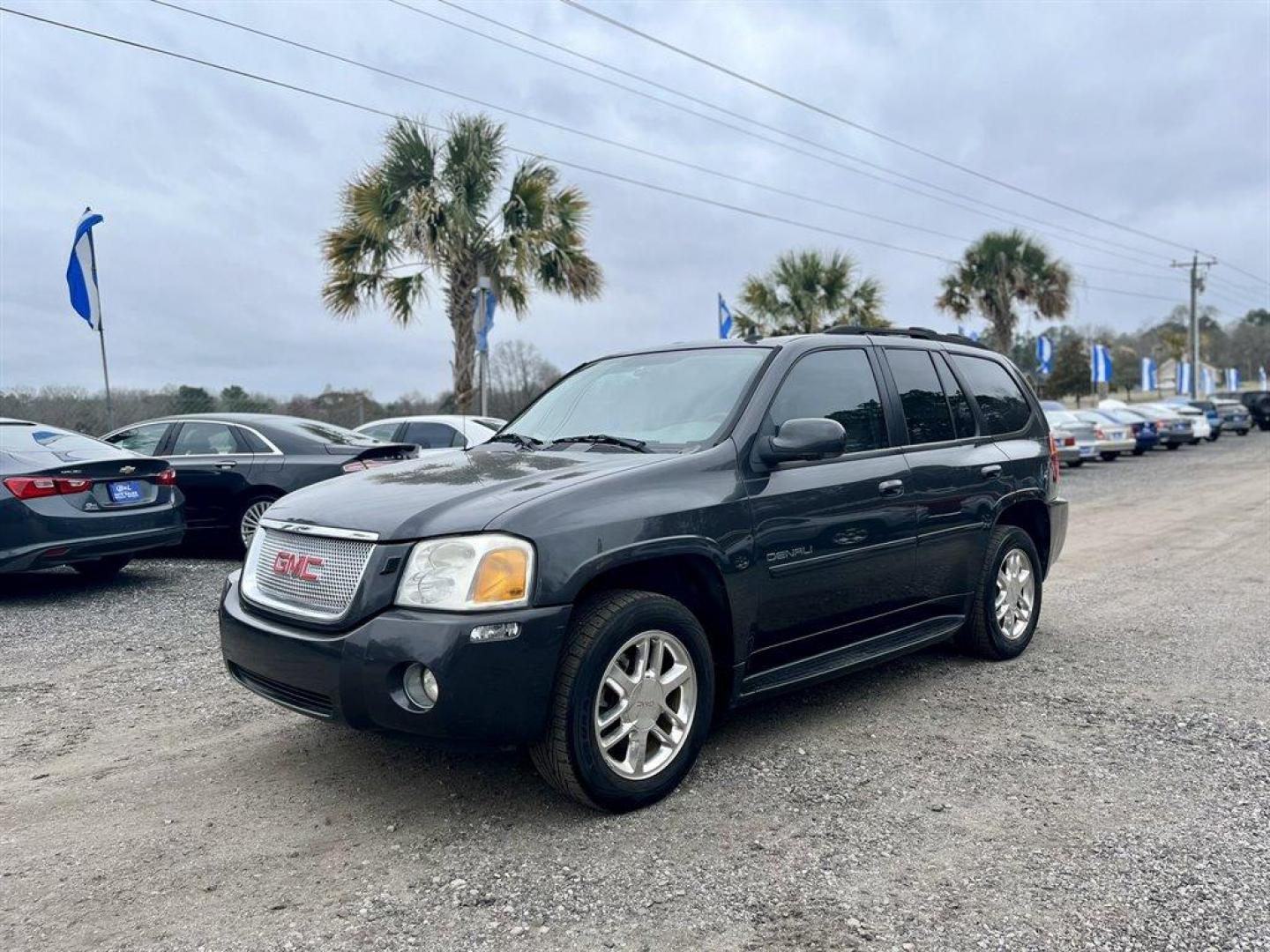 2007 Grey /Grey GMC Envoy (1GKES63M572) with an 5.3l V8 SFI 5.3l engine, Automatic transmission, located at 745 East Steele Rd., West Columbia, SC, 29170, (803) 755-9148, 33.927212, -81.148483 - 2007 GMC ENVOY DENALI - Photo#0