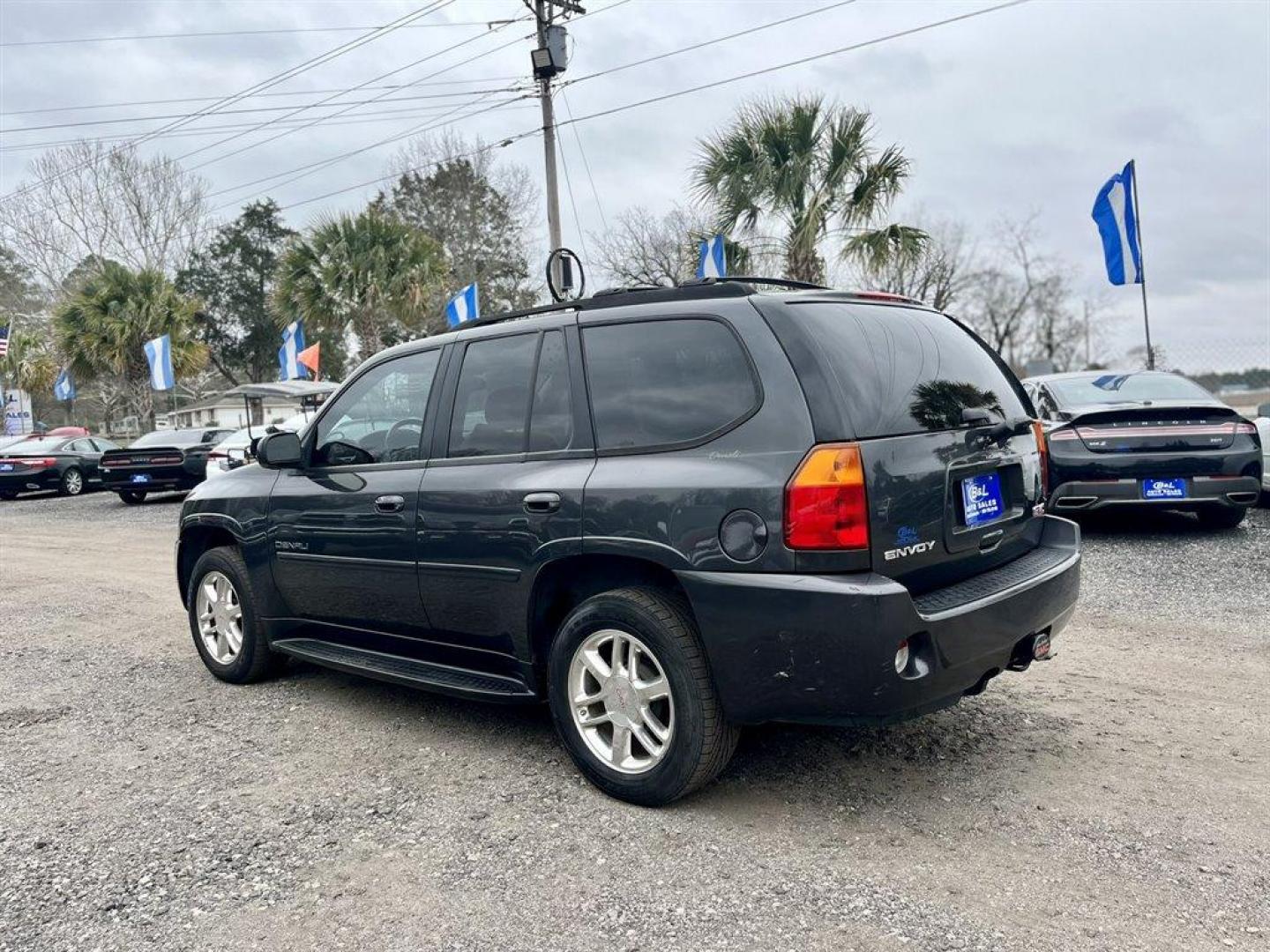 2007 Grey /Grey GMC Envoy (1GKES63M572) with an 5.3l V8 SFI 5.3l engine, Automatic transmission, located at 745 East Steele Rd., West Columbia, SC, 29170, (803) 755-9148, 33.927212, -81.148483 - 2007 GMC ENVOY DENALI - Photo#1