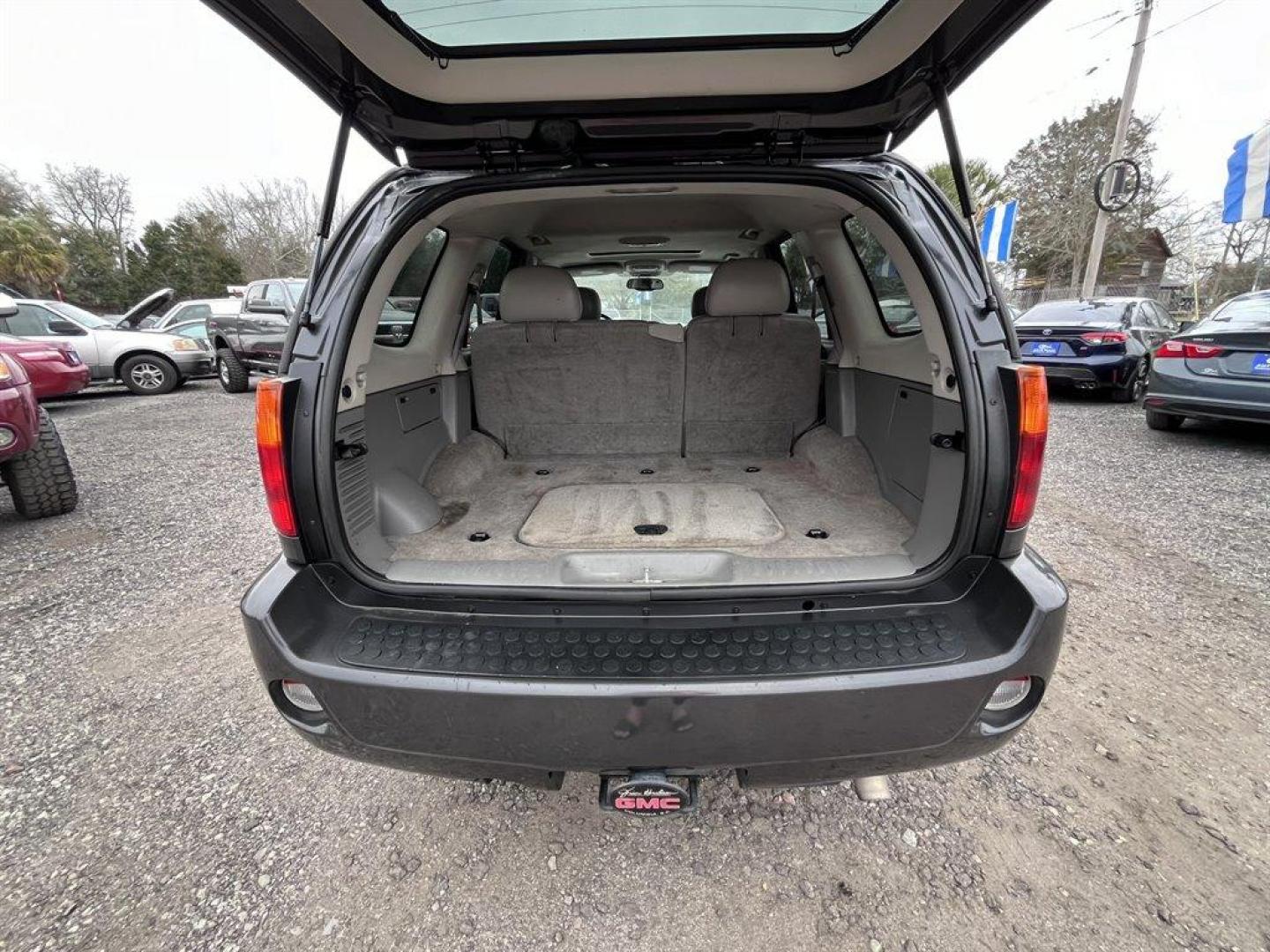 2007 Grey /Grey GMC Envoy (1GKES63M572) with an 5.3l V8 SFI 5.3l engine, Automatic transmission, located at 745 East Steele Rd., West Columbia, SC, 29170, (803) 755-9148, 33.927212, -81.148483 - 2007 GMC ENVOY DENALI - Photo#25