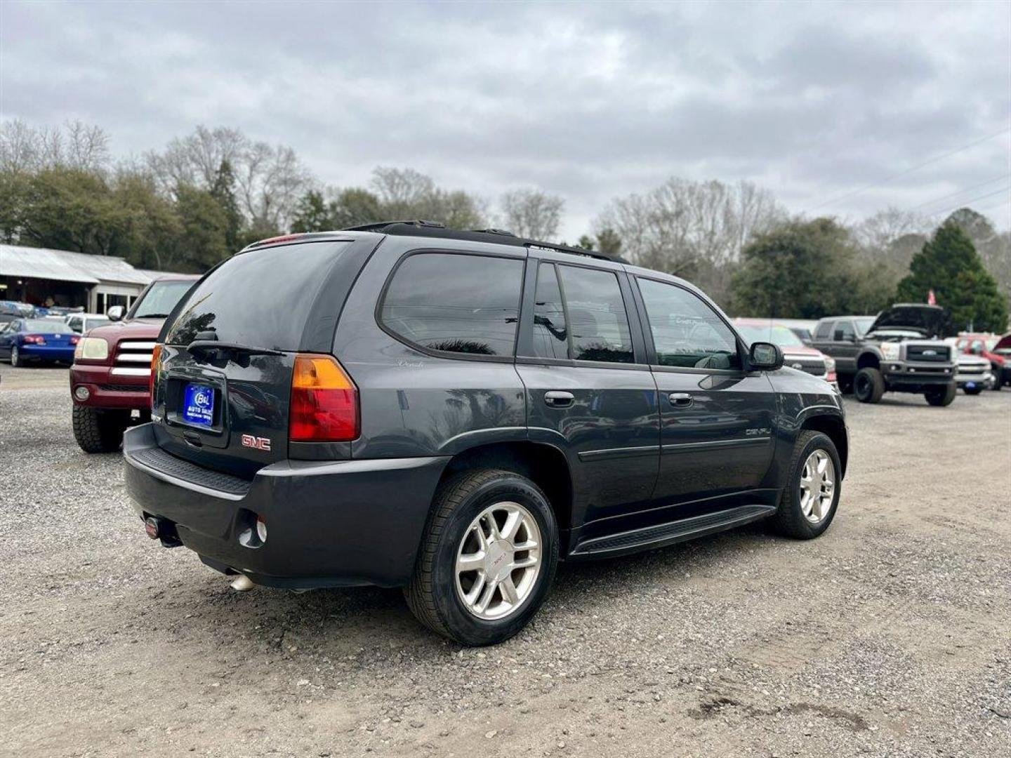 2007 Grey /Grey GMC Envoy (1GKES63M572) with an 5.3l V8 SFI 5.3l engine, Automatic transmission, located at 745 East Steele Rd., West Columbia, SC, 29170, (803) 755-9148, 33.927212, -81.148483 - 2007 GMC ENVOY DENALI - Photo#2