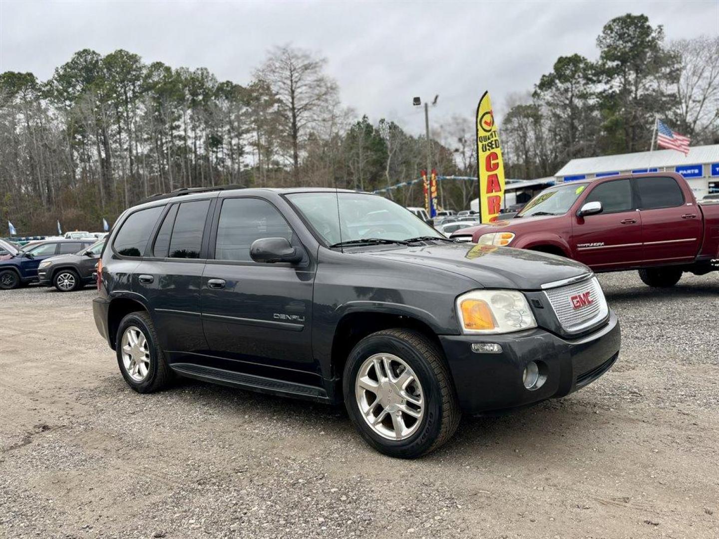 2007 Grey /Grey GMC Envoy (1GKES63M572) with an 5.3l V8 SFI 5.3l engine, Automatic transmission, located at 745 East Steele Rd., West Columbia, SC, 29170, (803) 755-9148, 33.927212, -81.148483 - 2007 GMC ENVOY DENALI - Photo#3