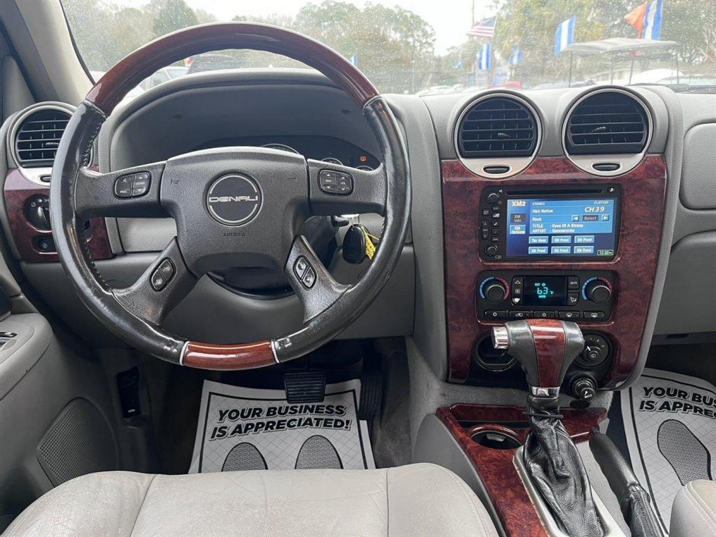 2007 Grey /Grey GMC Envoy (1GKES63M572) with an 5.3l V8 SFI 5.3l engine, Automatic transmission, located at 745 East Steele Rd., West Columbia, SC, 29170, (803) 755-9148, 33.927212, -81.148483 - 2007 GMC ENVOY DENALI - Photo#4