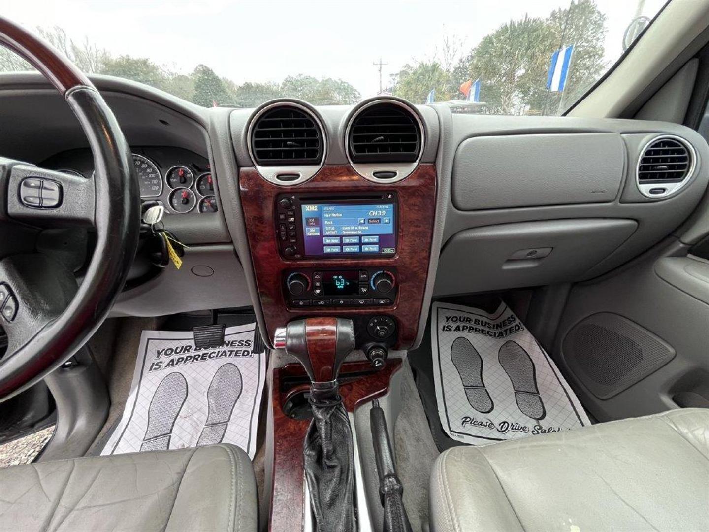 2007 Grey /Grey GMC Envoy (1GKES63M572) with an 5.3l V8 SFI 5.3l engine, Automatic transmission, located at 745 East Steele Rd., West Columbia, SC, 29170, (803) 755-9148, 33.927212, -81.148483 - 2007 GMC ENVOY DENALI - Photo#7