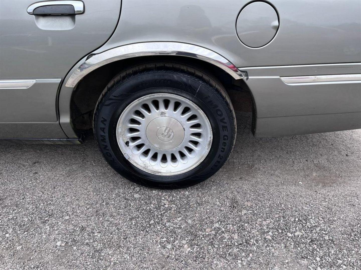 1999 Grey /Grey Mercury Grand Marquis (2MEFM75W1XX) with an 4.6l V8 EFI Sohc 4.6l engine, Automatic transmission, located at 745 East Steele Rd., West Columbia, SC, 29170, (803) 755-9148, 33.927212, -81.148483 - 1999 Mercury Grand Marquis LS with Electronic AM/FM stereo radio, Cruise control, Manual air conditioning, Leather interior, Powered windows, Powered door locks, Plus more! - Photo#25