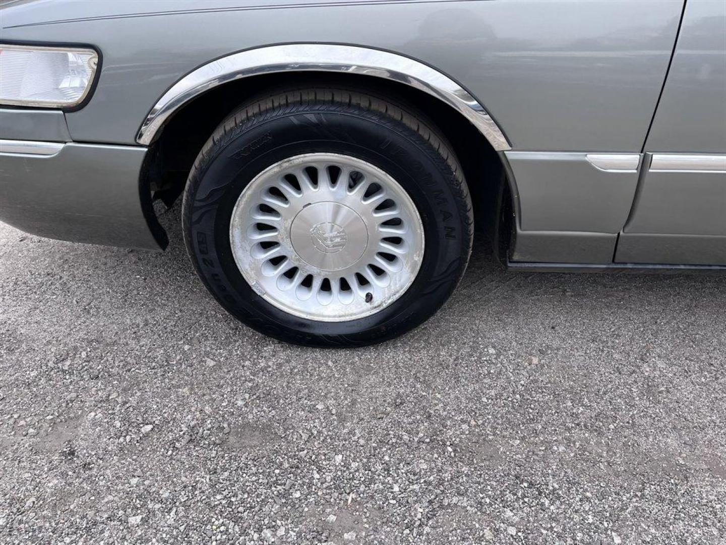 1999 Grey /Grey Mercury Grand Marquis (2MEFM75W1XX) with an 4.6l V8 EFI Sohc 4.6l engine, Automatic transmission, located at 745 East Steele Rd., West Columbia, SC, 29170, (803) 755-9148, 33.927212, -81.148483 - 1999 Mercury Grand Marquis LS with Electronic AM/FM stereo radio, Cruise control, Manual air conditioning, Leather interior, Powered windows, Powered door locks, Plus more! - Photo#26