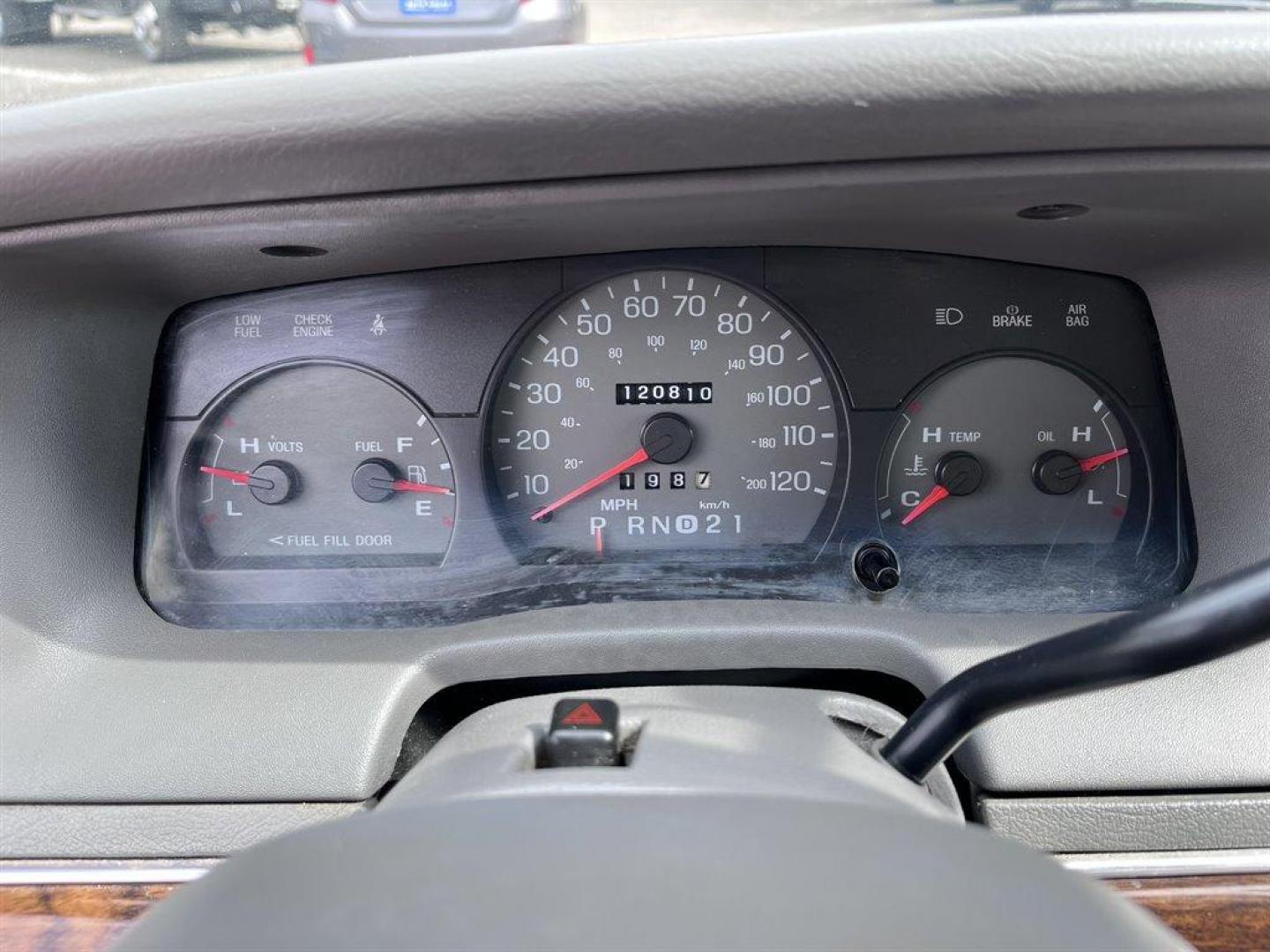 1999 Grey /Grey Mercury Grand Marquis (2MEFM75W1XX) with an 4.6l V8 EFI Sohc 4.6l engine, Automatic transmission, located at 745 East Steele Rd., West Columbia, SC, 29170, (803) 755-9148, 33.927212, -81.148483 - 1999 Mercury Grand Marquis LS with Electronic AM/FM stereo radio, Cruise control, Manual air conditioning, Leather interior, Powered windows, Powered door locks, Plus more! - Photo#8