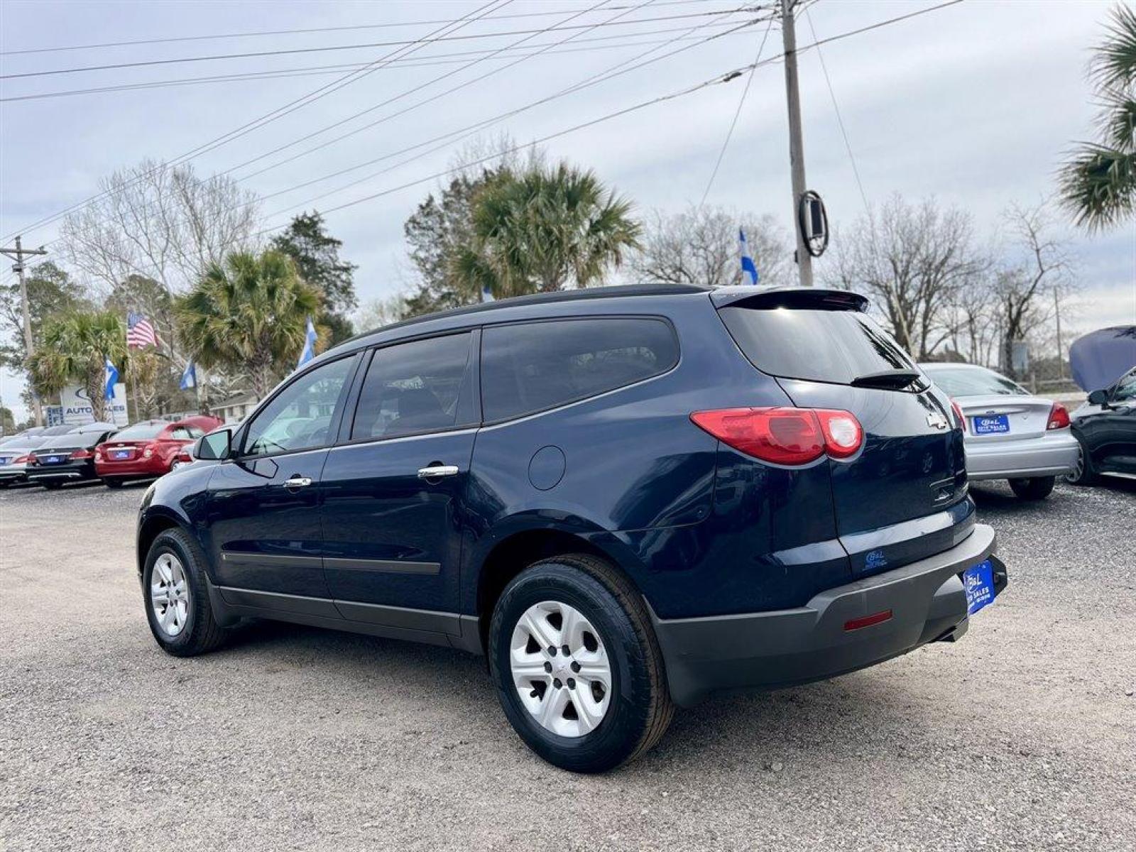 2010 Blue,Dark /Tan Chevrolet Traverse (1GNLREED8AS) with an 3.6l V6 Sidi Dohc 3.6l engine, Automatic transmission, located at 745 East Steele Rd., West Columbia, SC, 29170, (803) 755-9148, 33.927212, -81.148483 - Special Internet Price! 2010 Chavrolet Traverse with 3rd row with rear entertainment, powered windows and locks, rear air, plus more! - Photo #1