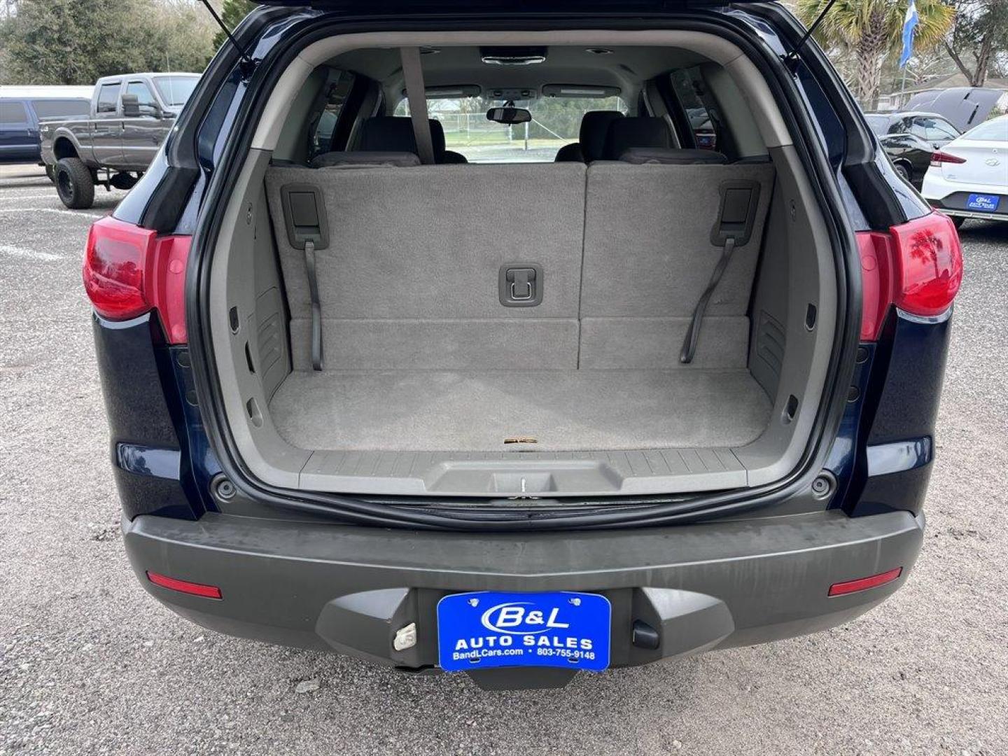 2010 Blue,Dark /Tan Chevrolet Traverse (1GNLREED8AS) with an 3.6l V6 Sidi Dohc 3.6l engine, Automatic transmission, located at 745 East Steele Rd., West Columbia, SC, 29170, (803) 755-9148, 33.927212, -81.148483 - Special Internet Price! 2010 Chevrolet Traverse with AM/FM stereo, Cruise control, Remote Keyless Entry, Air conditioning, 2nd and 3rd row 60/40 split flat-folding bench seat, Powered door locks, Powered windows, Plus more! - Photo#28