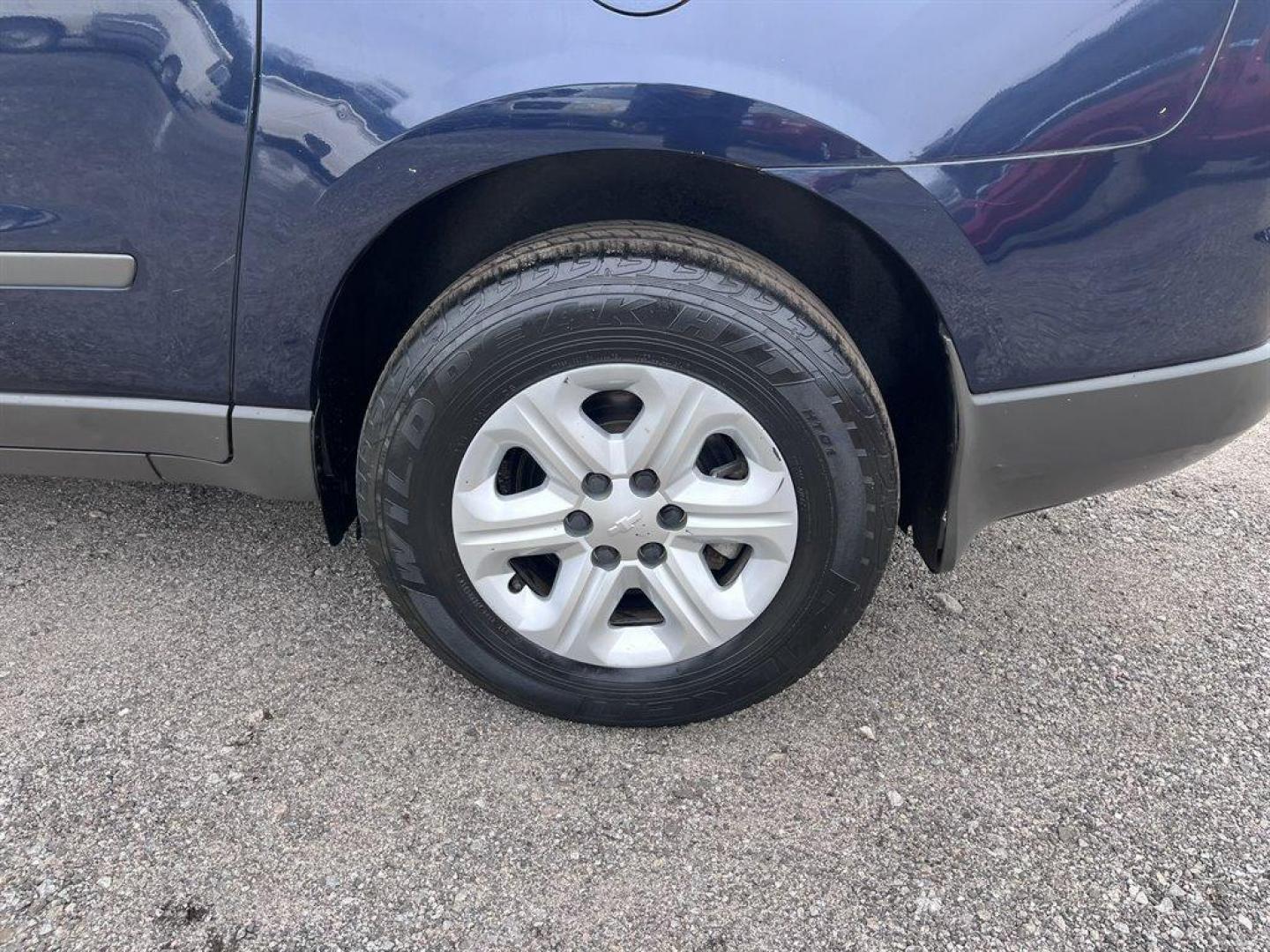 2010 Blue,Dark /Tan Chevrolet Traverse (1GNLREED8AS) with an 3.6l V6 Sidi Dohc 3.6l engine, Automatic transmission, located at 745 East Steele Rd., West Columbia, SC, 29170, (803) 755-9148, 33.927212, -81.148483 - Special Internet Price! 2010 Chevrolet Traverse with AM/FM stereo, Cruise control, Remote Keyless Entry, Air conditioning, 2nd and 3rd row 60/40 split flat-folding bench seat, Powered door locks, Powered windows, Plus more! - Photo#32