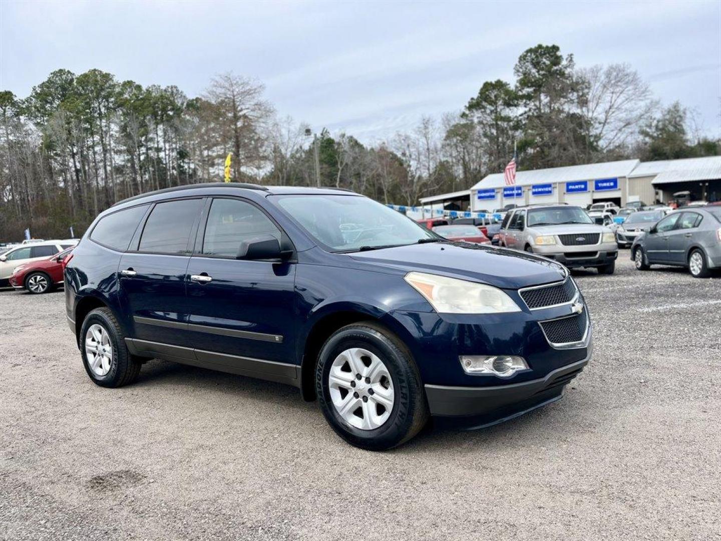 2010 Blue,Dark /Tan Chevrolet Traverse (1GNLREED8AS) with an 3.6l V6 Sidi Dohc 3.6l engine, Automatic transmission, located at 745 East Steele Rd., West Columbia, SC, 29170, (803) 755-9148, 33.927212, -81.148483 - Special Internet Price! 2010 Chevrolet Traverse with AM/FM stereo, Cruise control, Remote Keyless Entry, Air conditioning, 2nd and 3rd row 60/40 split flat-folding bench seat, Powered door locks, Powered windows, Plus more! - Photo#3