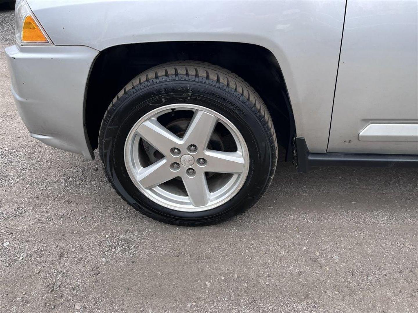 2007 Silver /Black Jeep Compass (1J8FT57W97D) with an 2.4l I-4 SFI Dohc 2.4l engine, Automatic transmission, located at 745 East Steele Rd., West Columbia, SC, 29170, (803) 755-9148, 33.927212, -81.148483 - Special Internet Price! 2007 Jeep Compass Limited with AM/FM stereo, Remote keyless entry, Cruise control, Leather interior, Powered windows, Powered door locks, Plus more! - Photo#27