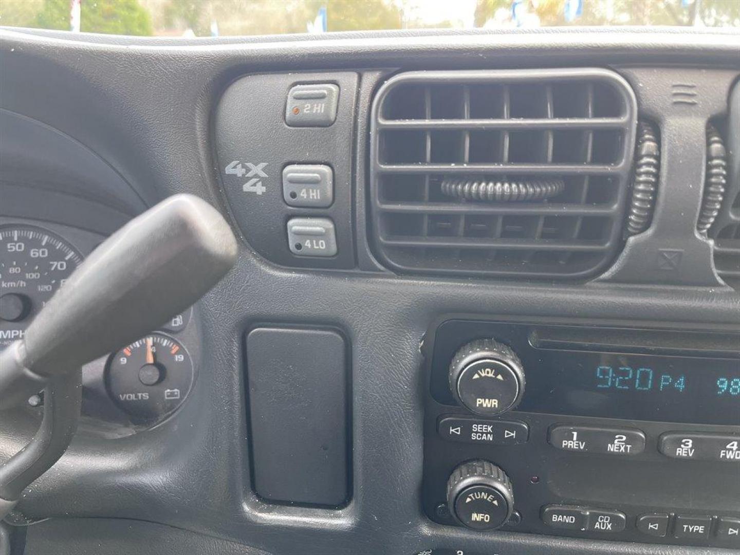 2003 White /Black Chevrolet Blazer (1GNDT13X43K) with an 4.3l V6 CPI 4.3l engine, Automatic transmission, located at 745 East Steele Rd., West Columbia, SC, 29170, (803) 755-9148, 33.927212, -81.148483 - Special Internet Price! 2003 Chevrolet Blazer LS with AM/FM stereo, Air conditioning, Black cloth interior, Clam shell trunk, Powered windows, Powered door locks, Plus more! - Photo#9