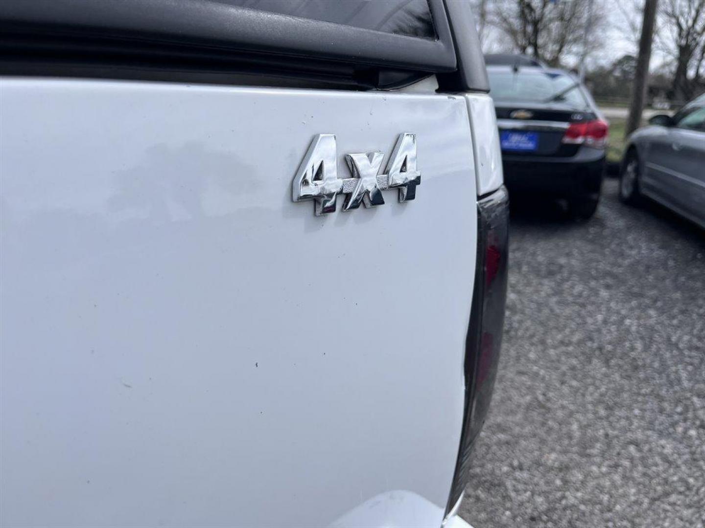 2003 White /Black Chevrolet Blazer (1GNDT13X43K) with an 4.3l V6 CPI 4.3l engine, Automatic transmission, located at 745 East Steele Rd., West Columbia, SC, 29170, (803) 755-9148, 33.927212, -81.148483 - Special Internet Price! 2003 Chevrolet Blazer LS with AM/FM stereo, Air conditioning, Black cloth interior, Clam shell trunk, Powered windows, Powered door locks, Plus more! - Photo#26