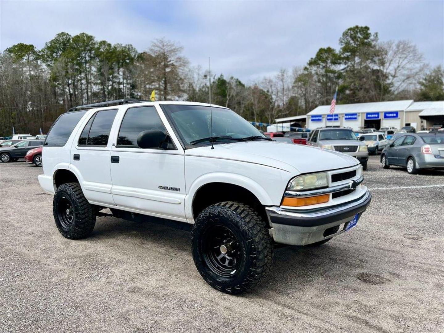 2003 White /Black Chevrolet Blazer (1GNDT13X43K) with an 4.3l V6 CPI 4.3l engine, Automatic transmission, located at 745 East Steele Rd., West Columbia, SC, 29170, (803) 755-9148, 33.927212, -81.148483 - Special Internet Price! 2003 Chevrolet Blazer LS with AM/FM stereo, Air conditioning, Black cloth interior, Clam shell trunk, Powered windows, Powered door locks, Plus more! - Photo#3