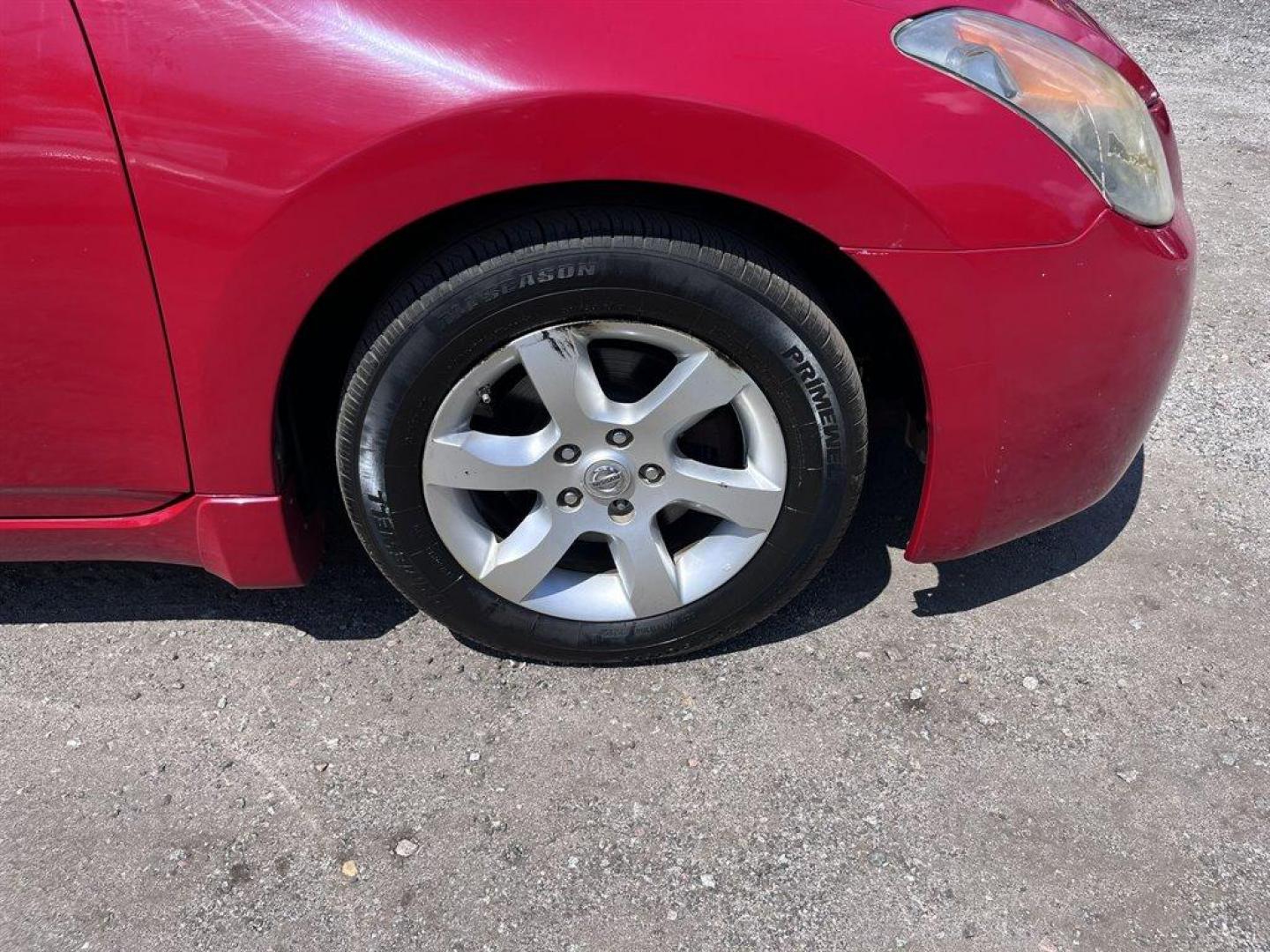 2008 Red /Black Nissan Altima (1N4BL24E58C) with an 3.5l V6 MPI Dohc 3.5l engine, Automatic transmission, located at 745 East Steele Rd., West Columbia, SC, 29170, (803) 755-9148, 33.927212, -81.148483 - Special Internet Price! 2008 Nissan Altima with AM/FM radio, Sunroof, Leather interior, Powered driver seat, Powered windows, Powered door locks, Plus more! - Photo#21