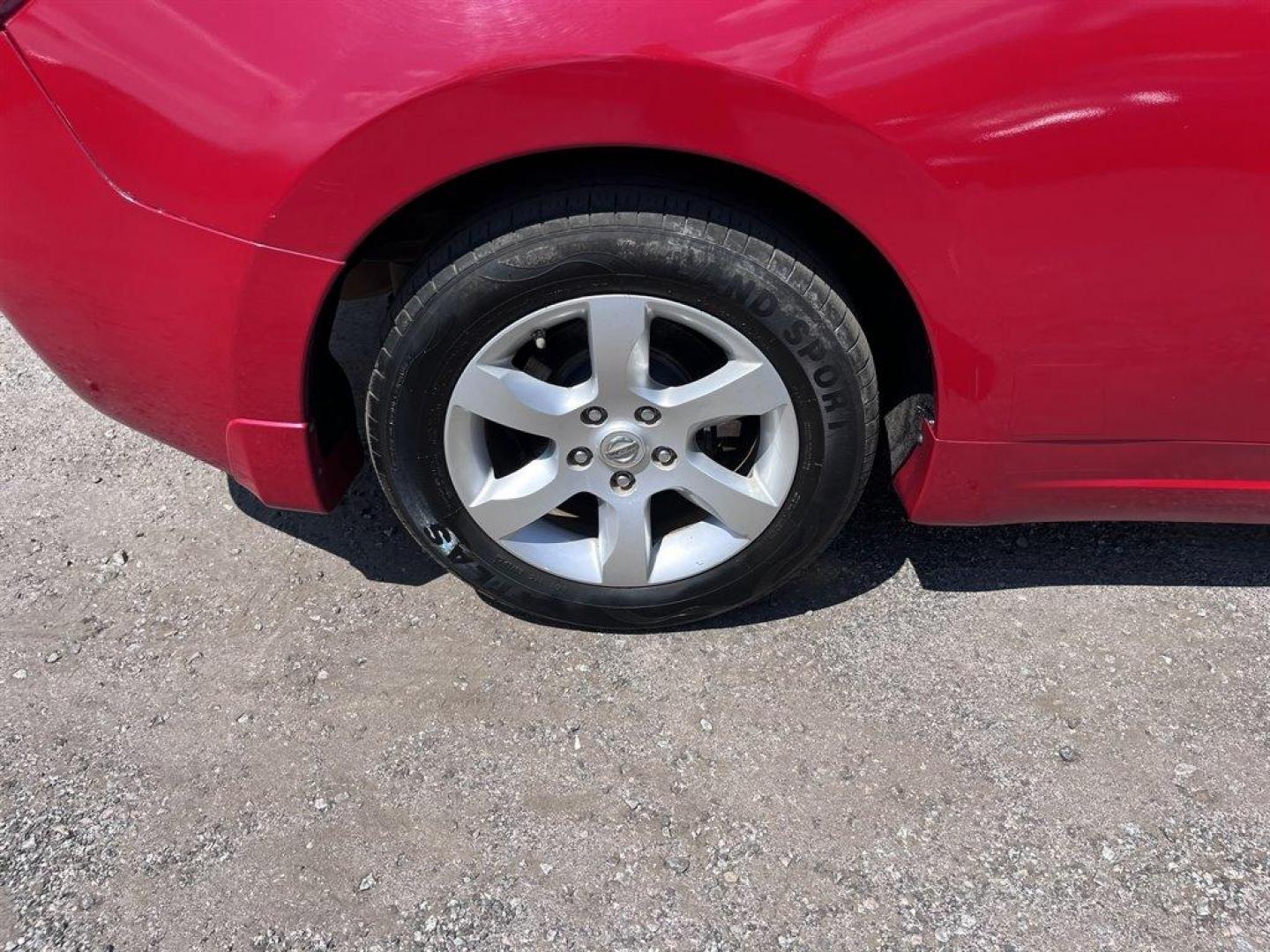 2008 Red /Black Nissan Altima (1N4BL24E58C) with an 3.5l V6 MPI Dohc 3.5l engine, Automatic transmission, located at 745 East Steele Rd., West Columbia, SC, 29170, (803) 755-9148, 33.927212, -81.148483 - Special Internet Price! 2008 Nissan Altima with AM/FM radio, Sunroof, Leather interior, Powered driver seat, Powered windows, Powered door locks, Plus more! - Photo#22