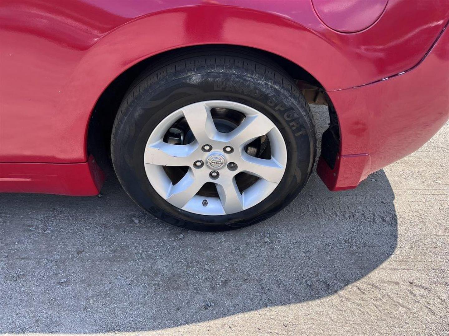 2008 Red /Black Nissan Altima (1N4BL24E58C) with an 3.5l V6 MPI Dohc 3.5l engine, Automatic transmission, located at 745 East Steele Rd., West Columbia, SC, 29170, (803) 755-9148, 33.927212, -81.148483 - Special Internet Price! 2008 Nissan Altima with AM/FM radio, Sunroof, Leather interior, Powered driver seat, Powered windows, Powered door locks, Plus more! - Photo#23