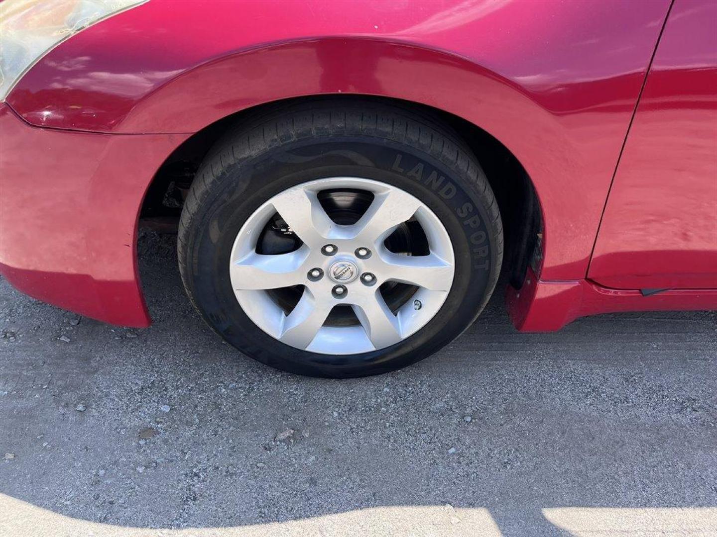 2008 Red /Black Nissan Altima (1N4BL24E58C) with an 3.5l V6 MPI Dohc 3.5l engine, Automatic transmission, located at 745 East Steele Rd., West Columbia, SC, 29170, (803) 755-9148, 33.927212, -81.148483 - Special Internet Price! 2008 Nissan Altima with AM/FM radio, Sunroof, Leather interior, Powered driver seat, Powered windows, Powered door locks, Plus more! - Photo#24