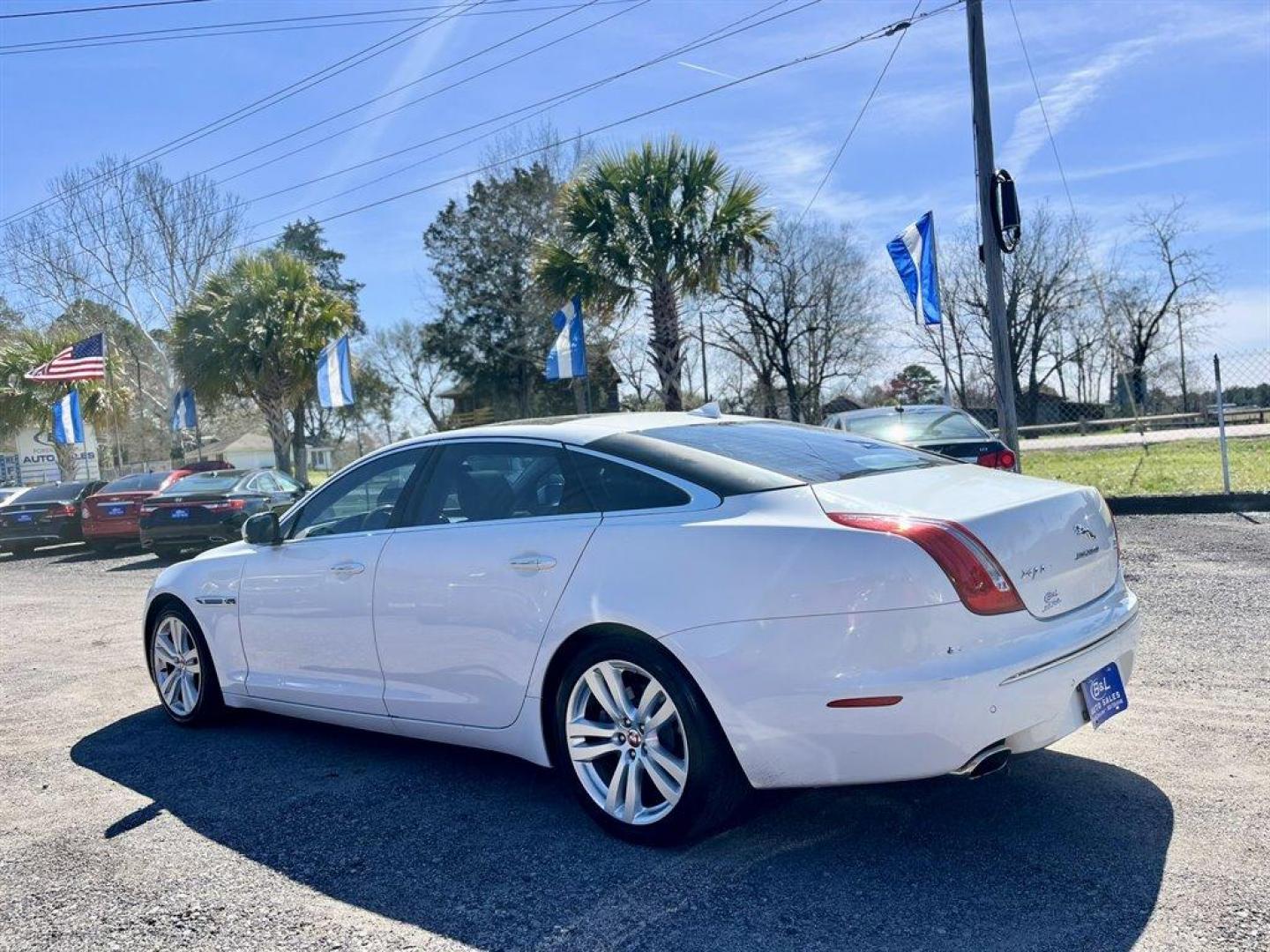 2014 White /Blue,Dark Jaguar XJ (SAJWJ2GD4E8) with an 3.0l V6 DI Dohc S/C 3.0l engine, Automatic transmission, located at 745 East Steele Rd., West Columbia, SC, 29170, (803) 755-9148, 33.927212, -81.148483 - Special Internet Price! 2014 Jaguar XJ with Bluetooth, AM/FM radio, Backup camera, Navigation, Cruise control, Air conditioning, Push to start, Keyless entry, Powered front seats, Rear air conditioning, Leather interior, Built in sun visors, Power windows, Powered locks, Plus more! - Photo#1